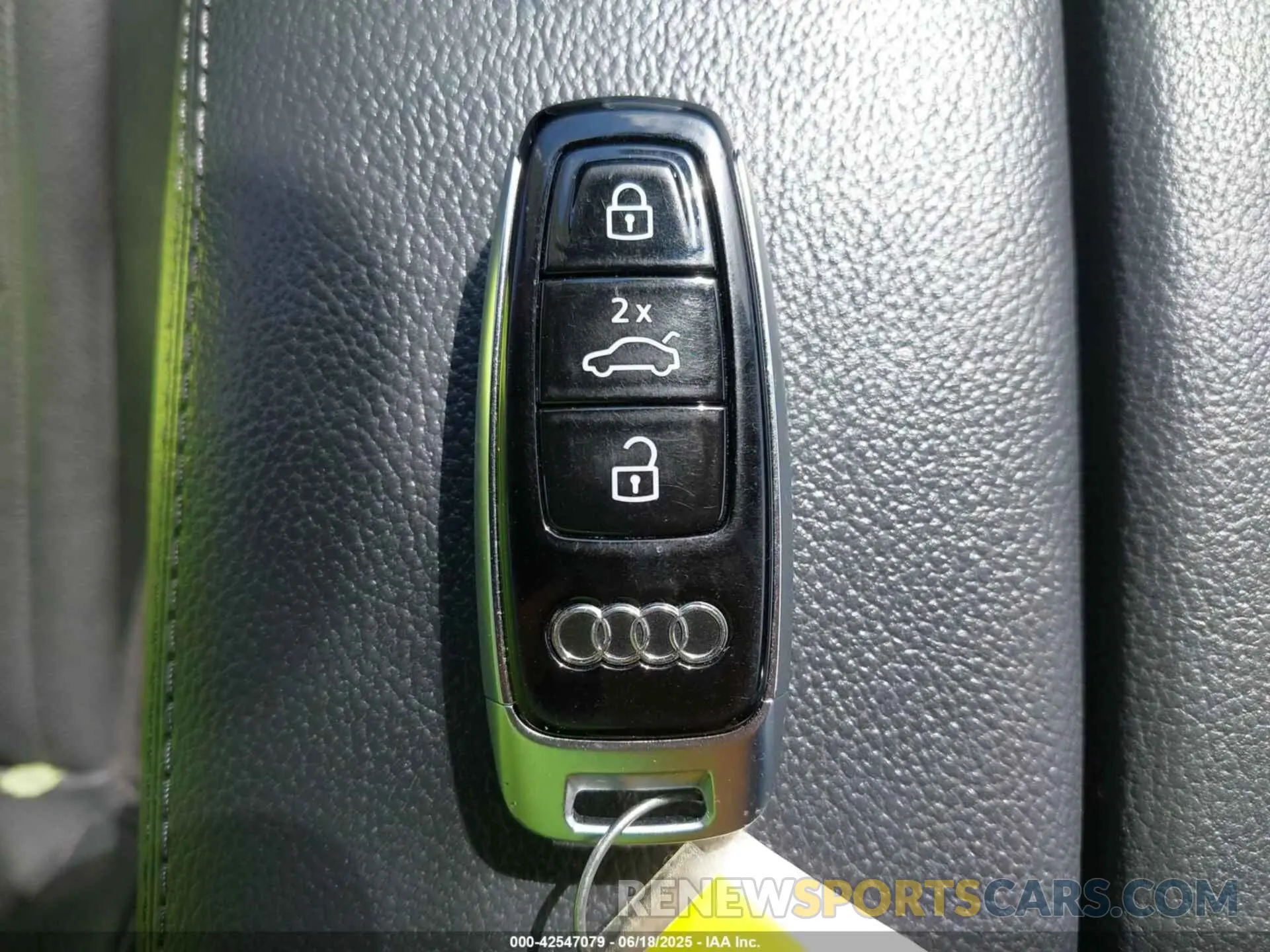11 fotografías del automóvil dañado WAU8DAF82MN028690 AUDI A8 L 2021