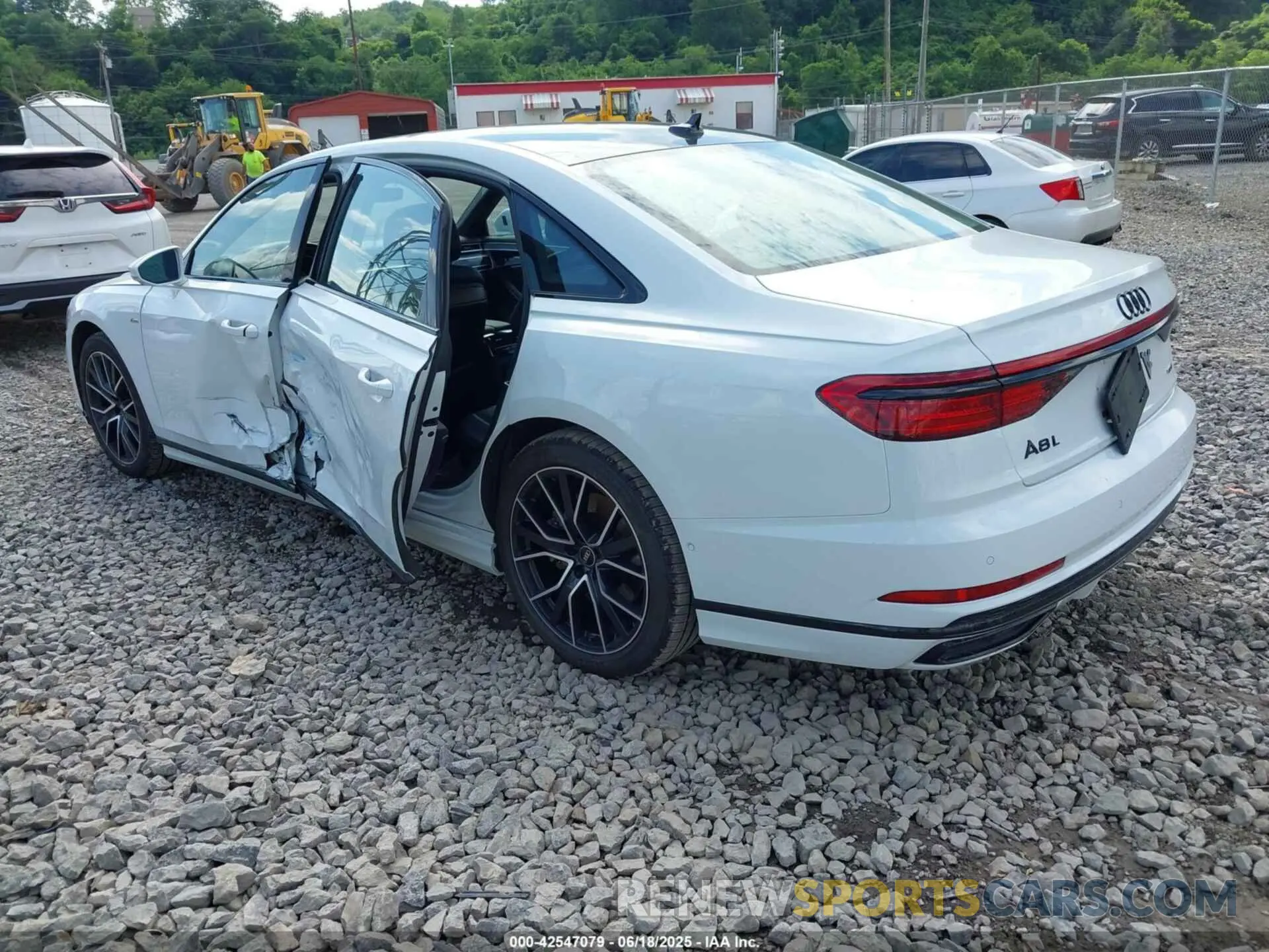 3 fotografías del automóvil dañado WAU8DAF82MN028690 AUDI A8 L 2021