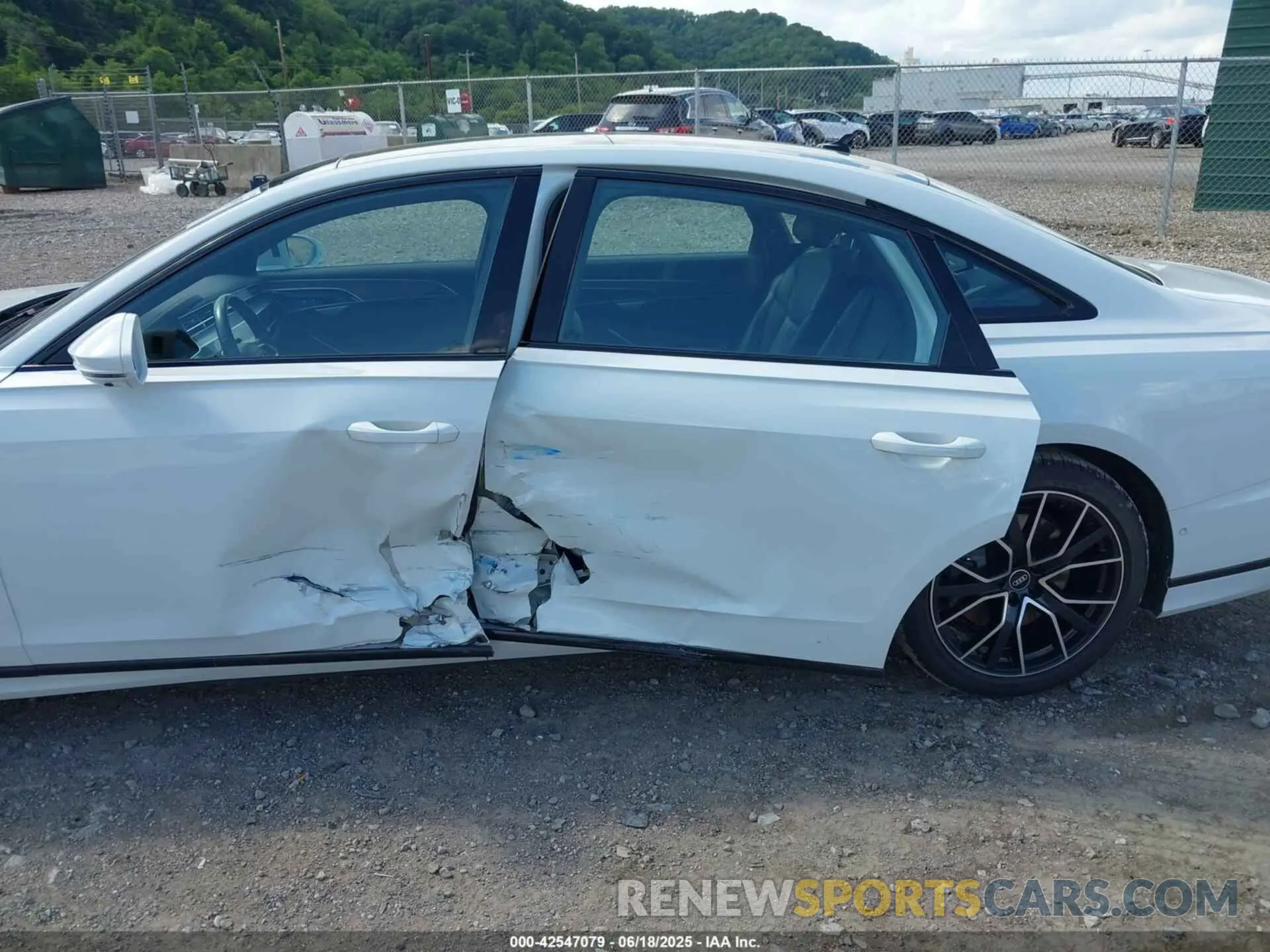6 fotografías del automóvil dañado WAU8DAF82MN028690 AUDI A8 L 2021