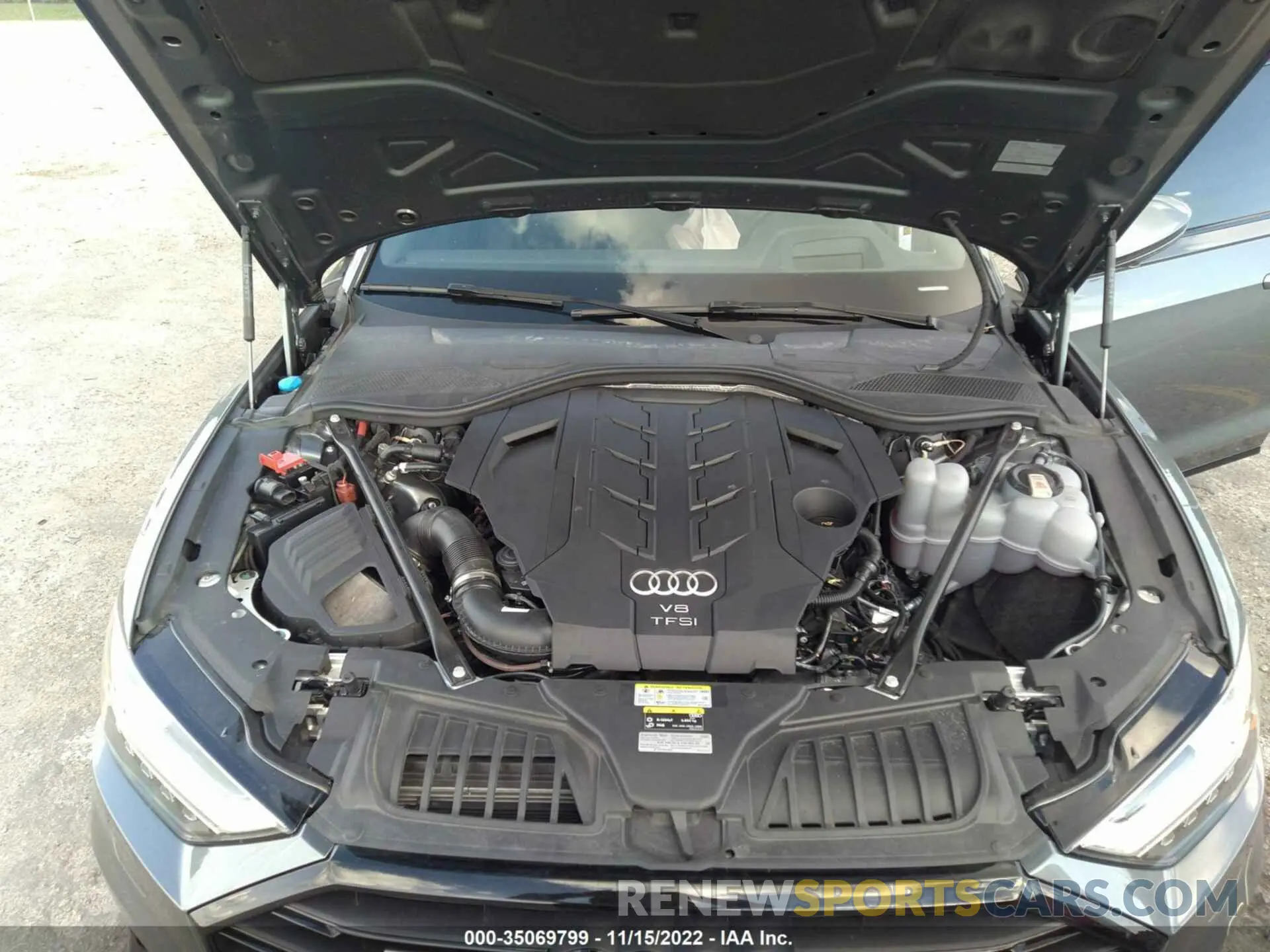 10 fotografías del automóvil dañado WAU8EAF83MN017727 AUDI A8 L 2021