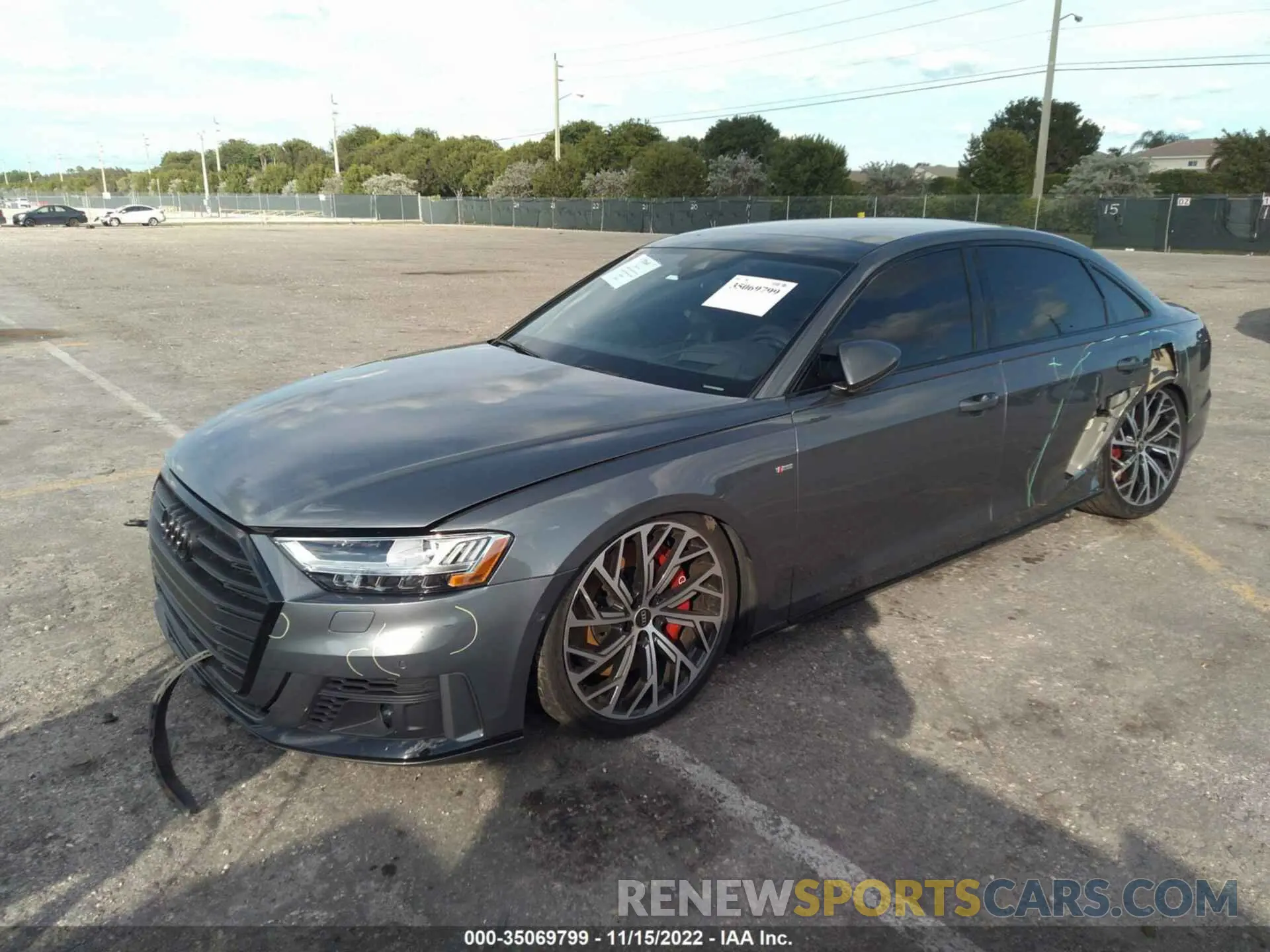 2 fotografías del automóvil dañado WAU8EAF83MN017727 AUDI A8 L 2021