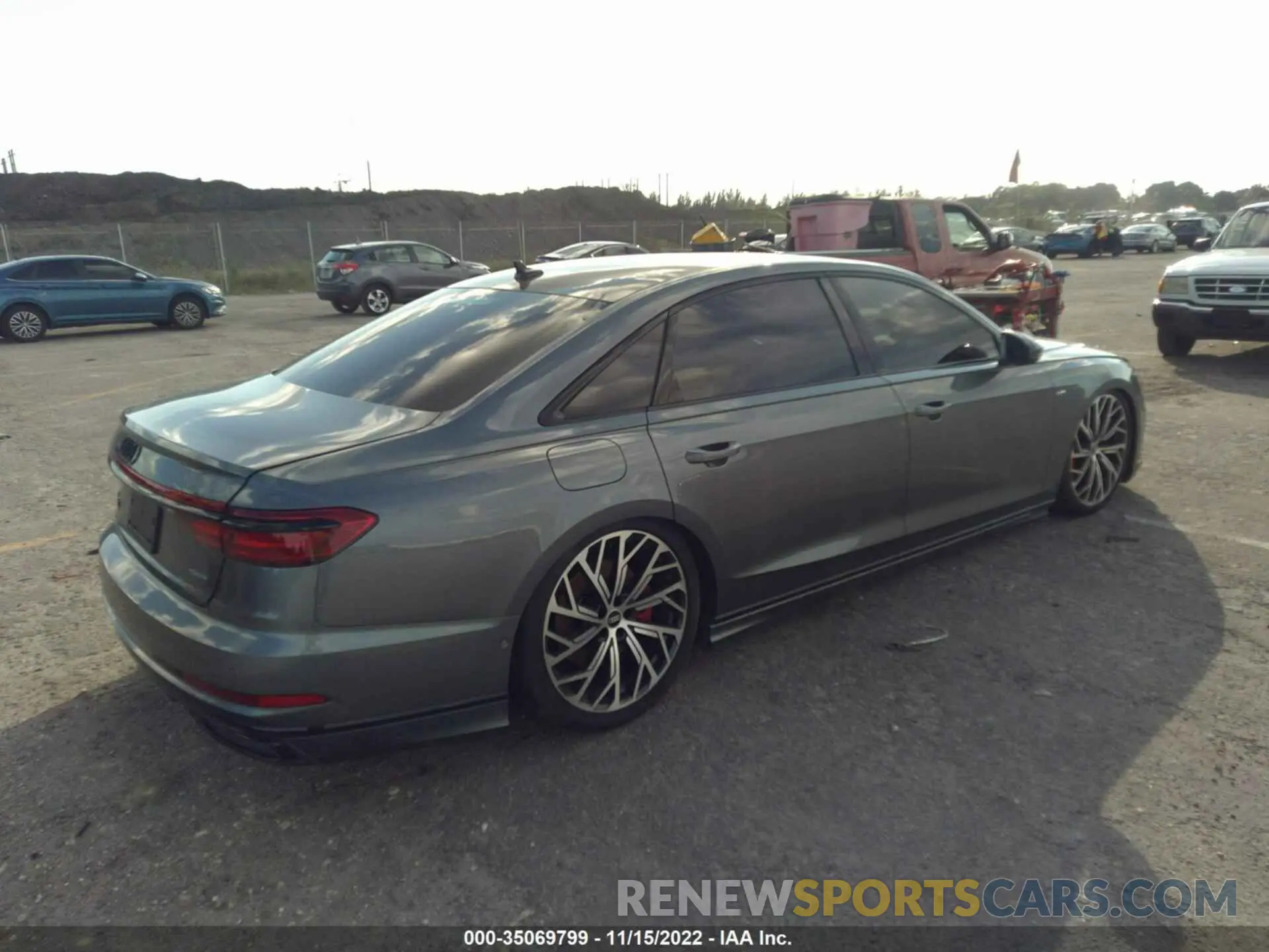 4 fotografías del automóvil dañado WAU8EAF83MN017727 AUDI A8 L 2021