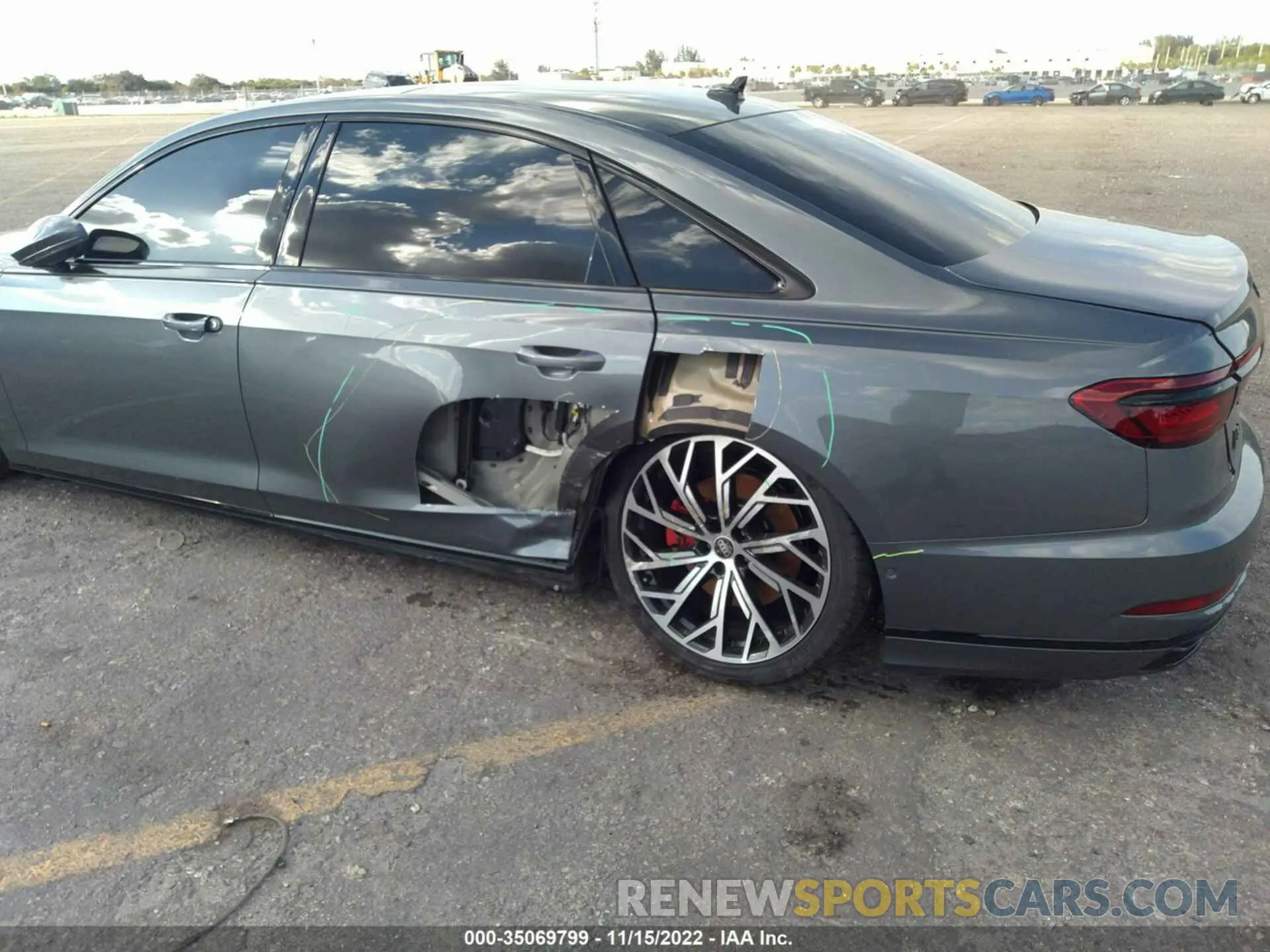 6 fotografías del automóvil dañado WAU8EAF83MN017727 AUDI A8 L 2021