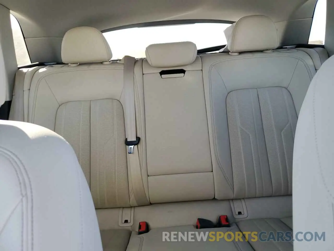 10 fotografías del automóvil dañado WA1LAAGE0KB010305 AUDI E-TRON 2019