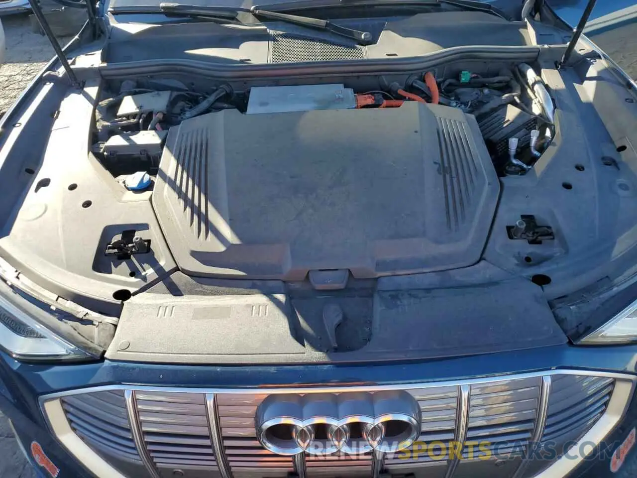 12 fotografías del automóvil dañado WA1LAAGE0KB010305 AUDI E-TRON 2019