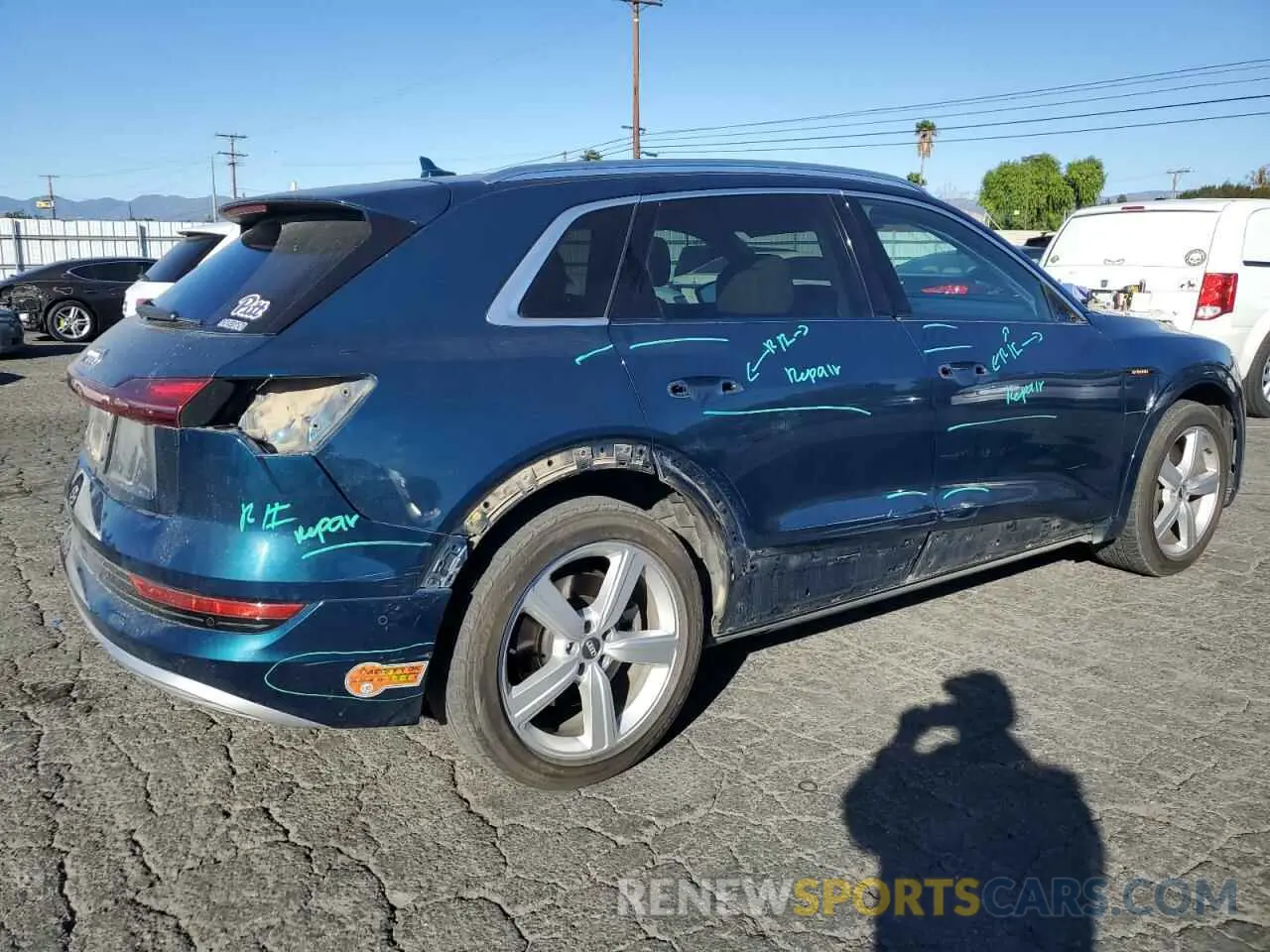 3 fotografías del automóvil dañado WA1LAAGE0KB010305 AUDI E-TRON 2019