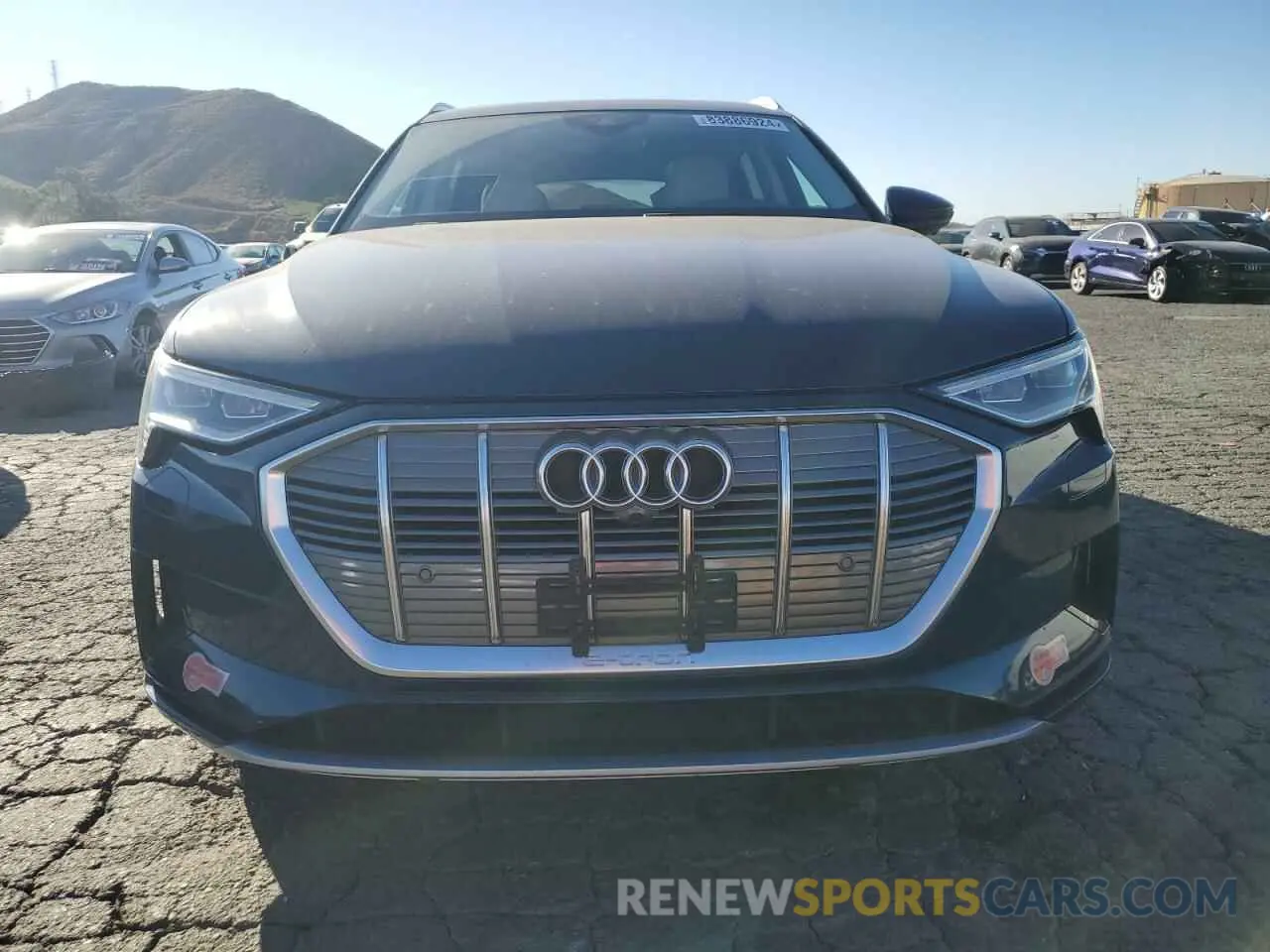 5 fotografías del automóvil dañado WA1LAAGE0KB010305 AUDI E-TRON 2019