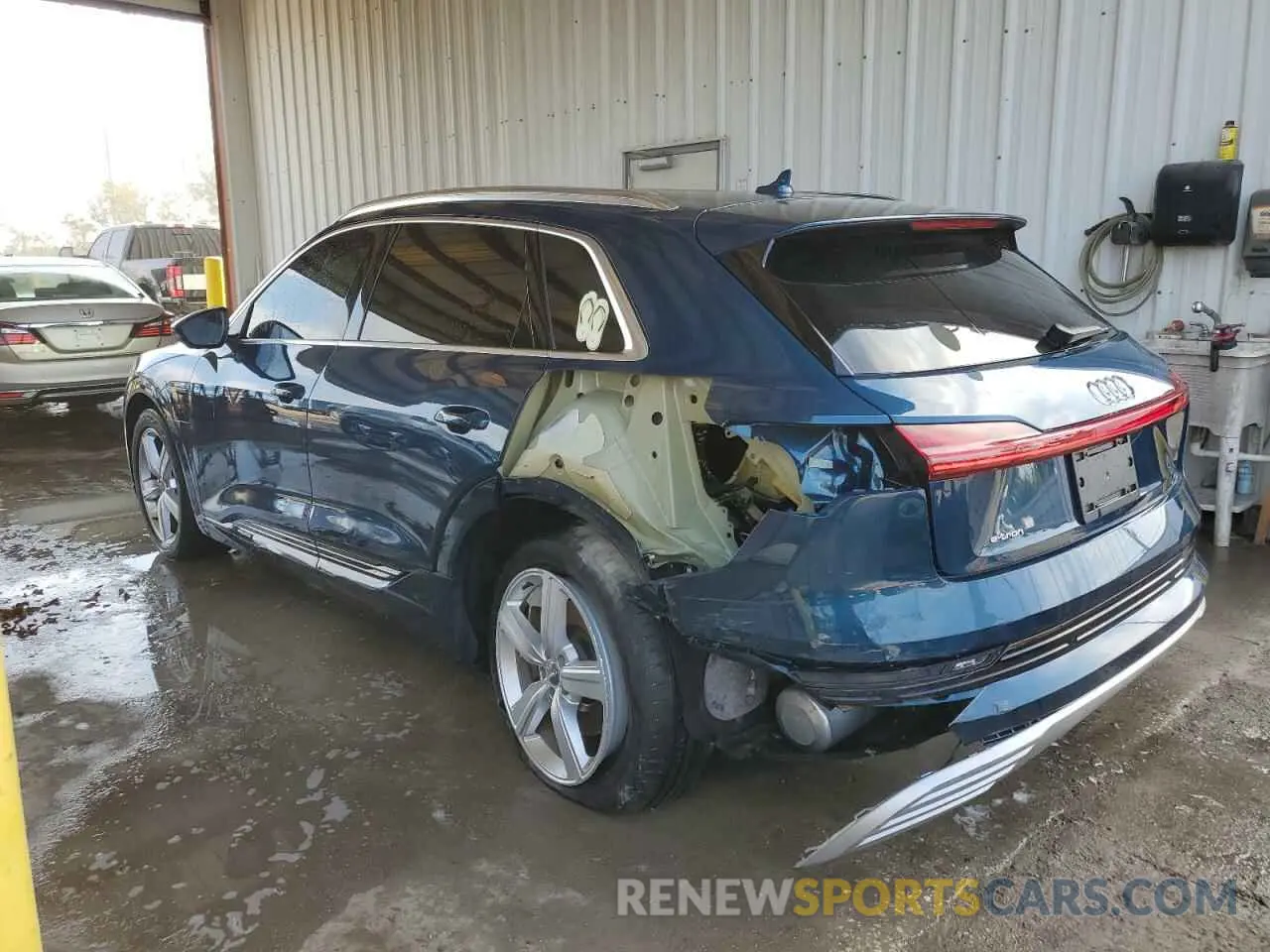 2 fotografías del automóvil dañado WA1LAAGE0KB010935 AUDI E-TRON 2019