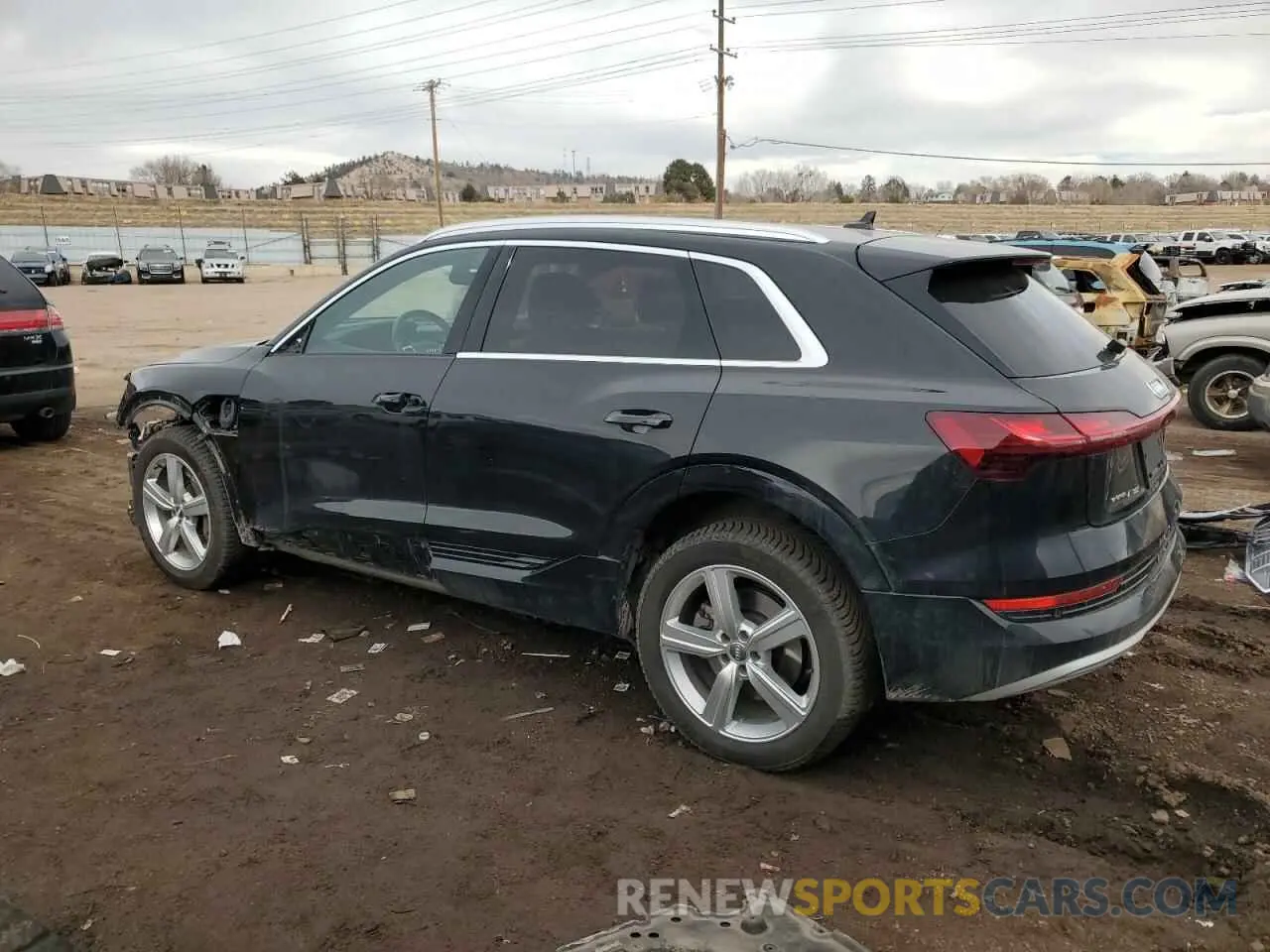 2 fotografías del automóvil dañado WA1LAAGE0KB021160 AUDI E-TRON 2019