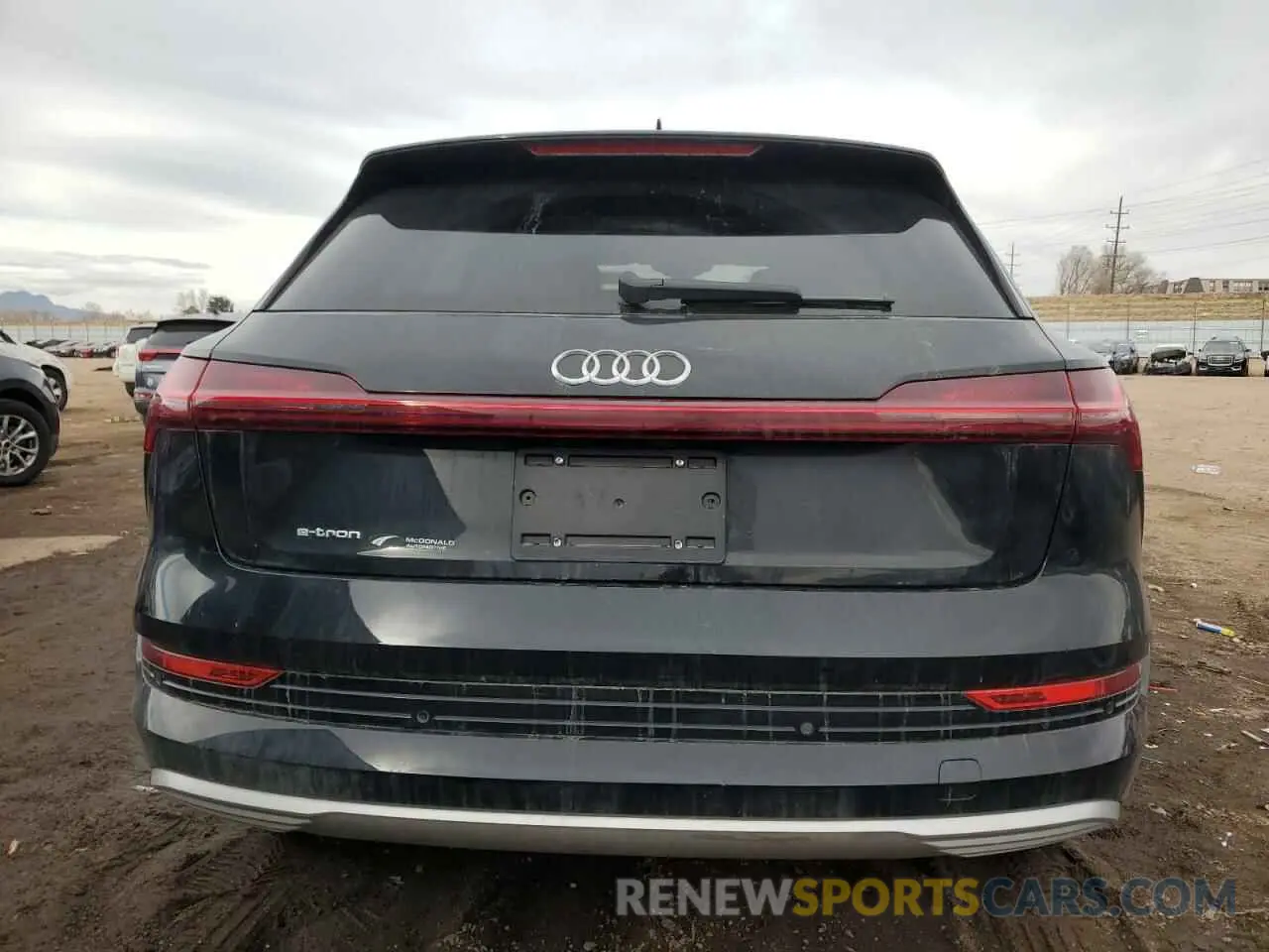 6 fotografías del automóvil dañado WA1LAAGE0KB021160 AUDI E-TRON 2019