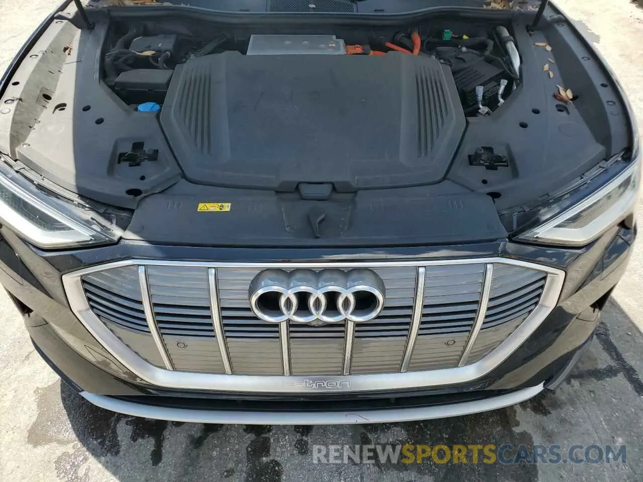 12 fotografías del automóvil dañado WA1LAAGE0KB022602 AUDI E-TRON 2019