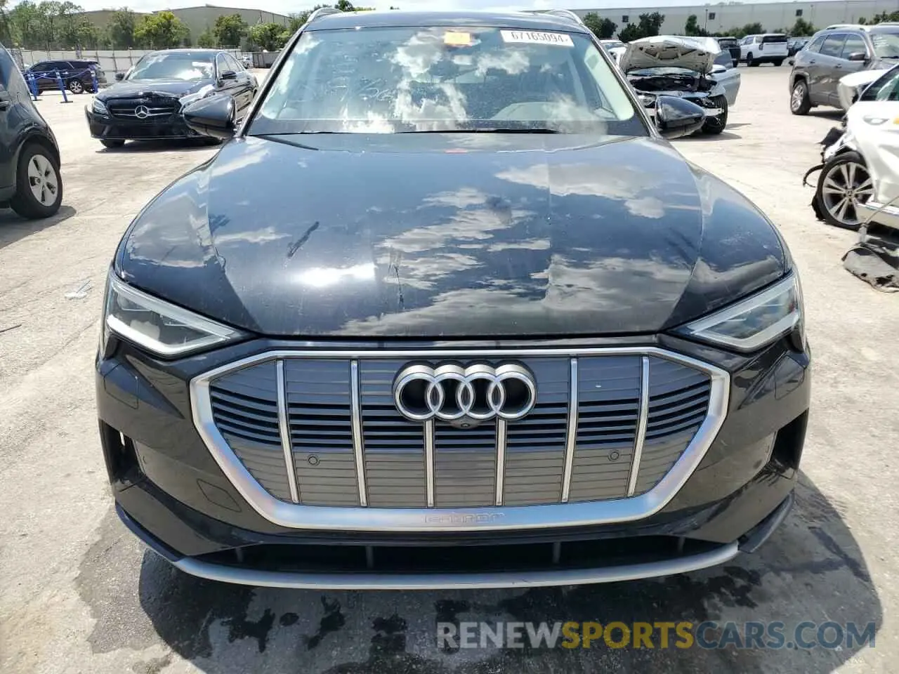 5 fotografías del automóvil dañado WA1LAAGE0KB022602 AUDI E-TRON 2019