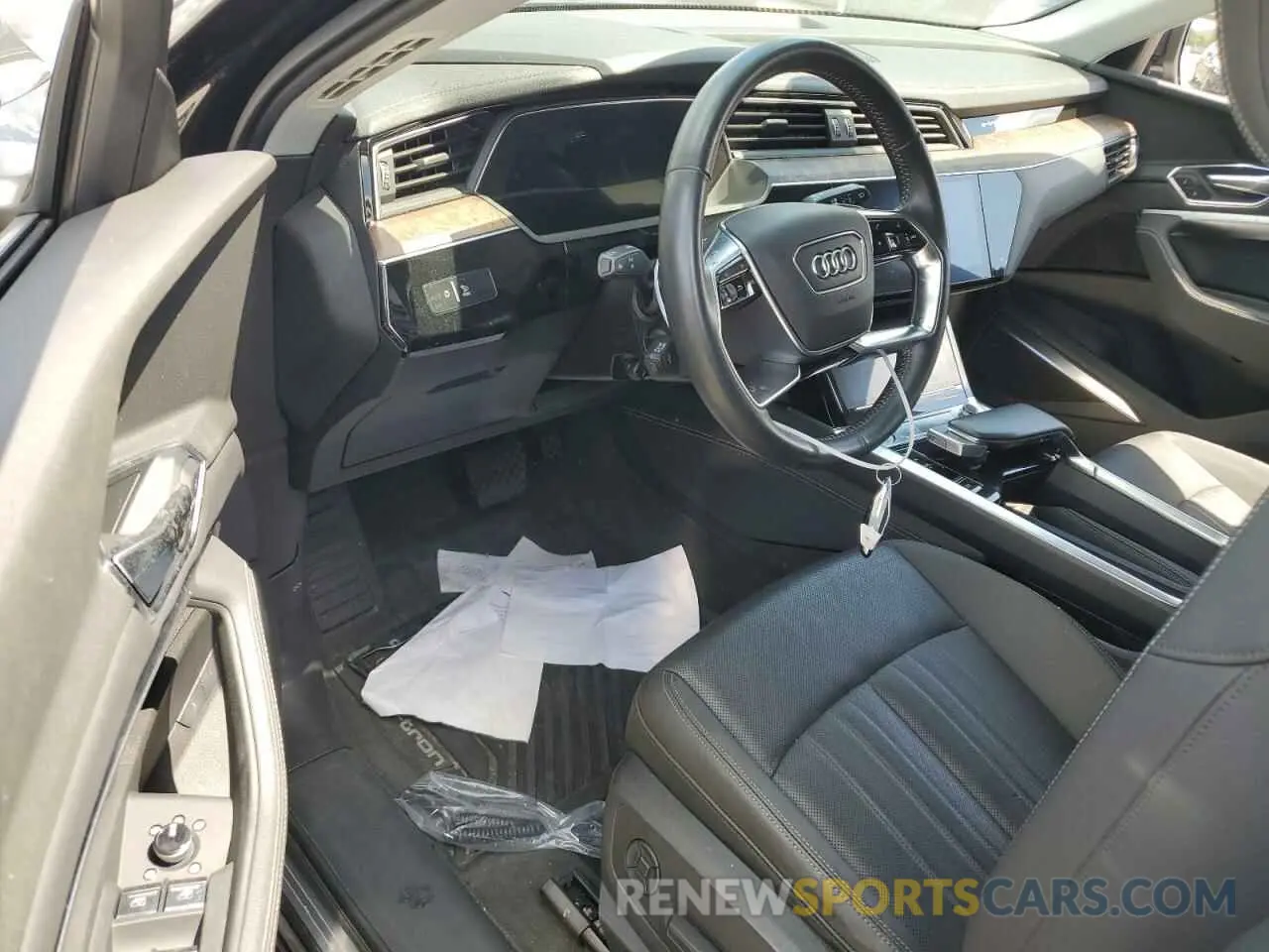 8 fotografías del automóvil dañado WA1LAAGE0KB022602 AUDI E-TRON 2019