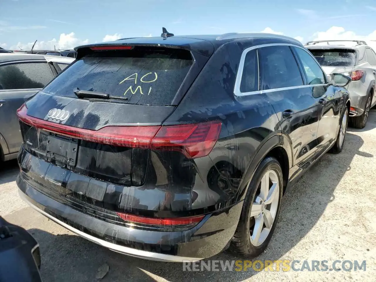 4 fotografías del automóvil dañado WA1LAAGE5KB009649 AUDI E-TRON 2019