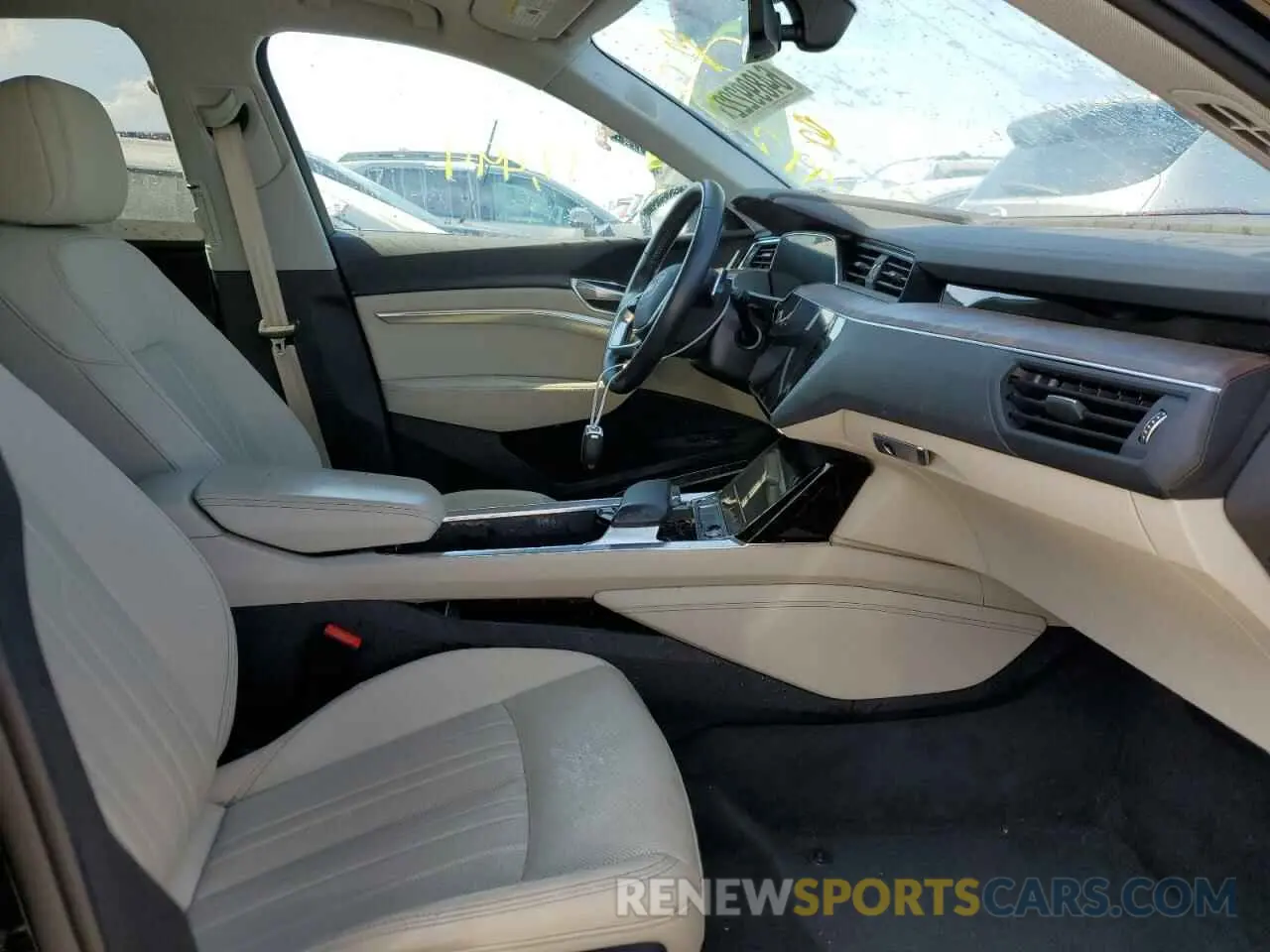 5 fotografías del automóvil dañado WA1LAAGE5KB009649 AUDI E-TRON 2019