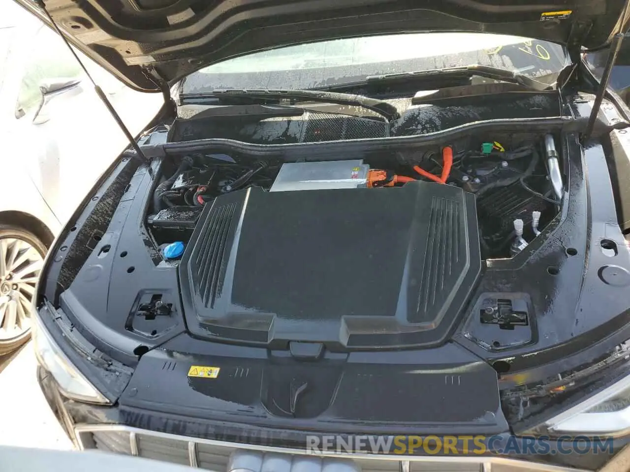 7 fotografías del automóvil dañado WA1LAAGE5KB009649 AUDI E-TRON 2019