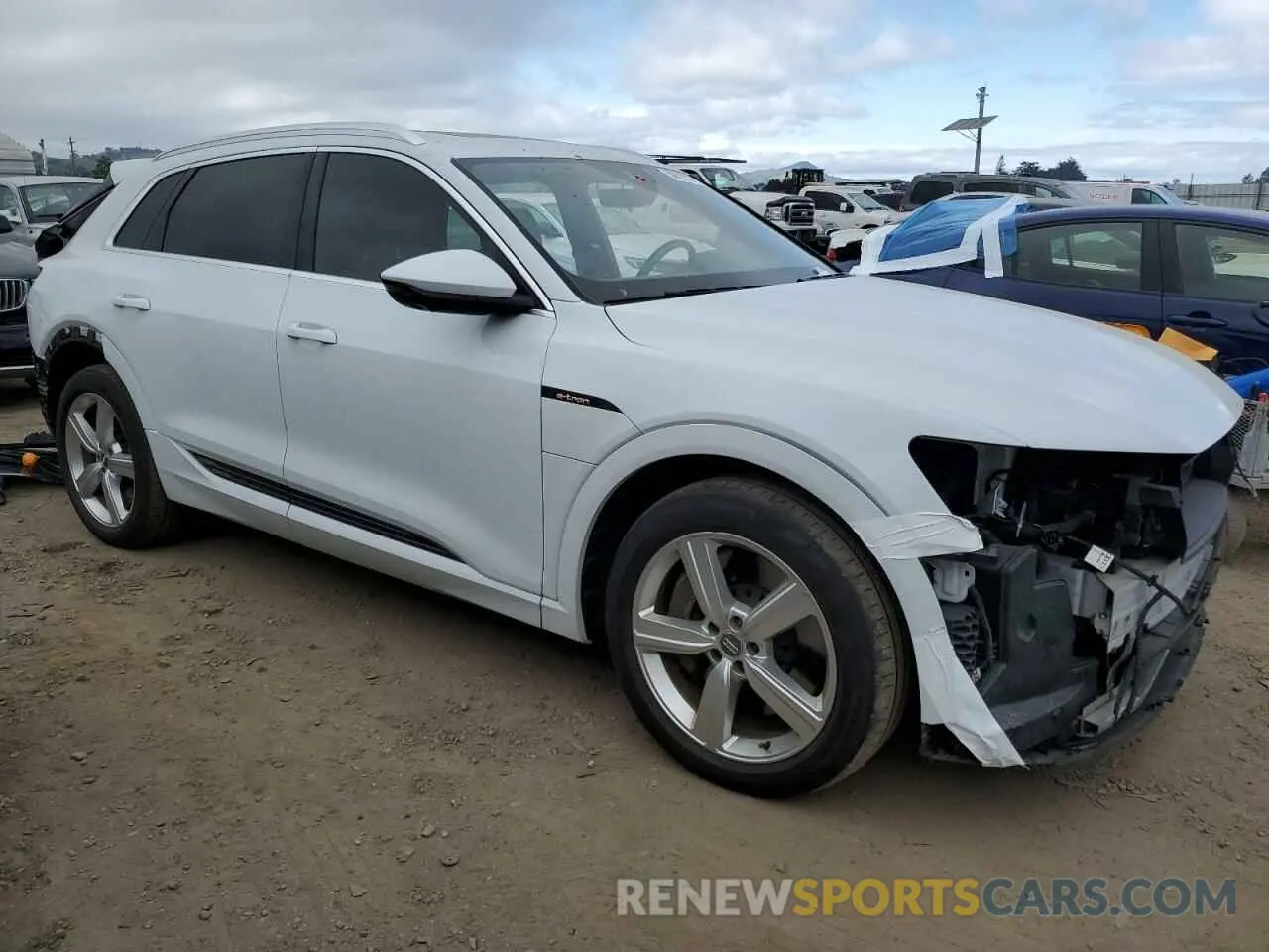 4 fotografías del automóvil dañado WA1LAAGE5KB022305 AUDI E-TRON 2019