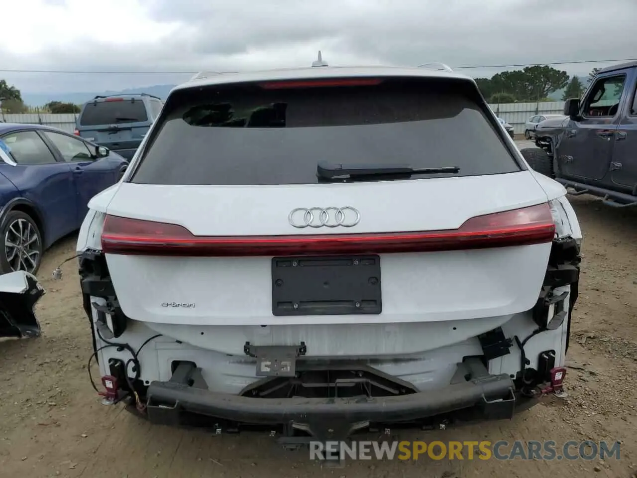 6 fotografías del automóvil dañado WA1LAAGE5KB022305 AUDI E-TRON 2019