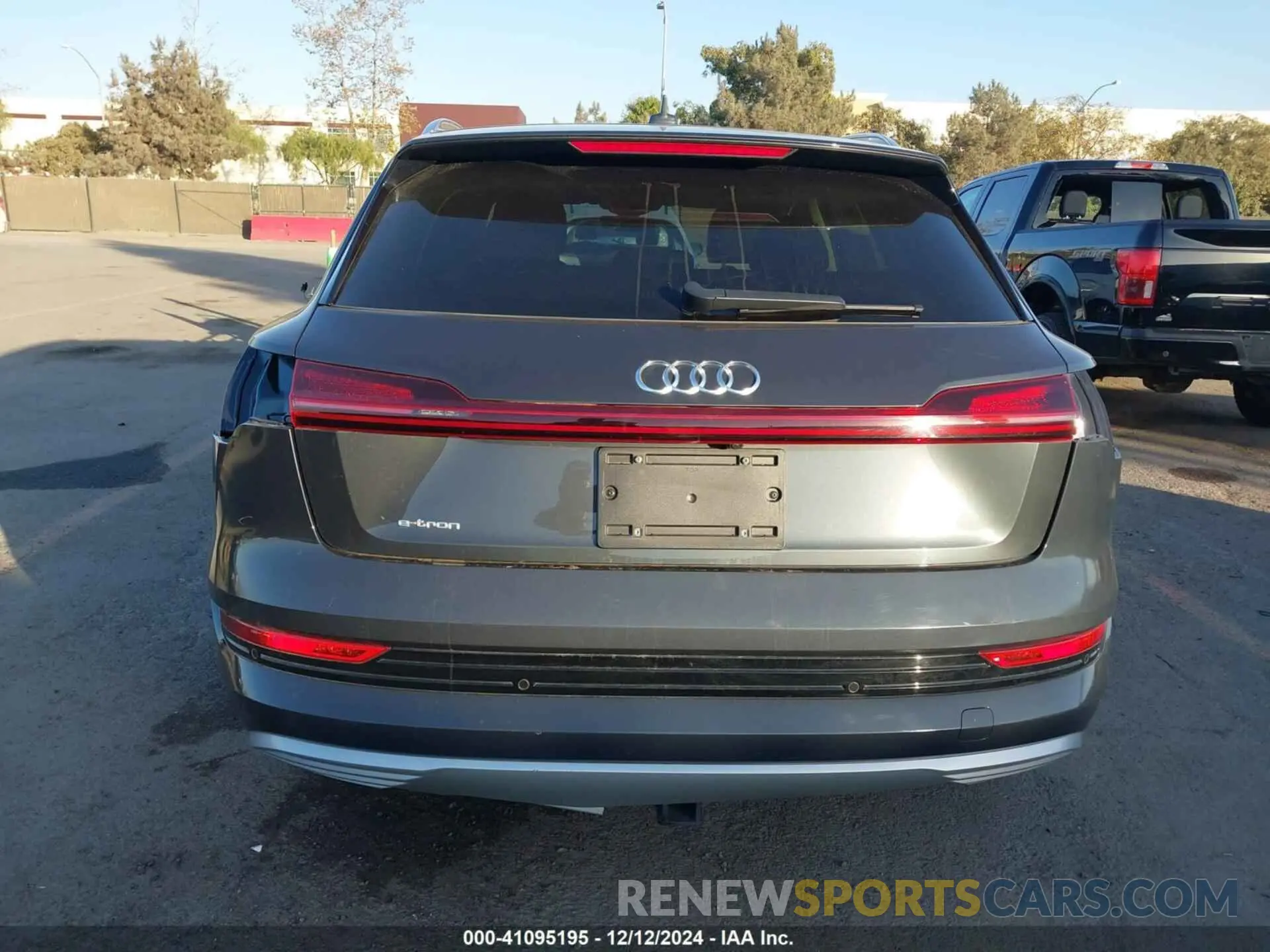 17 fotografías del automóvil dañado WA1LAAGE6KB023186 AUDI E-TRON 2019