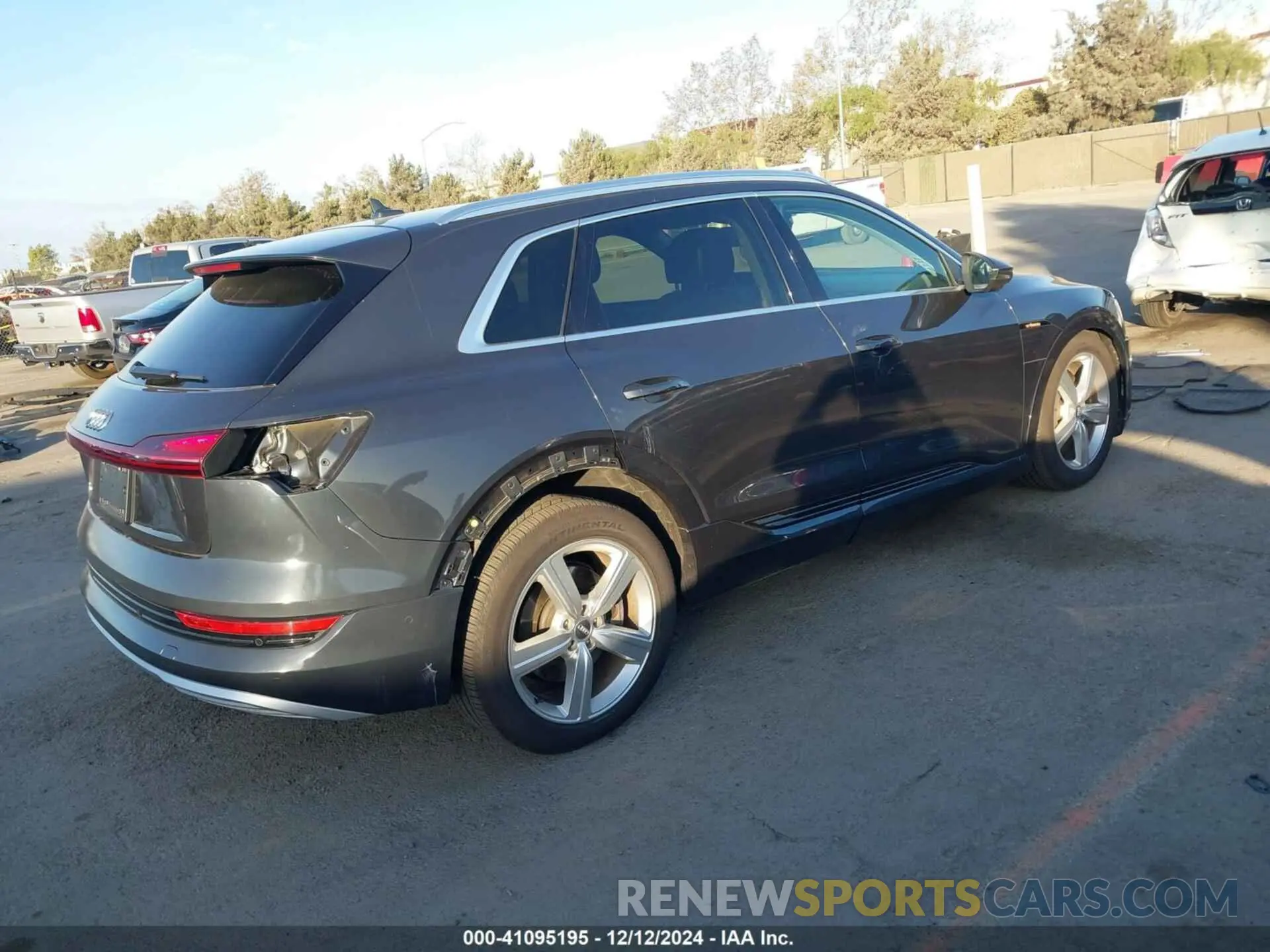 4 fotografías del automóvil dañado WA1LAAGE6KB023186 AUDI E-TRON 2019