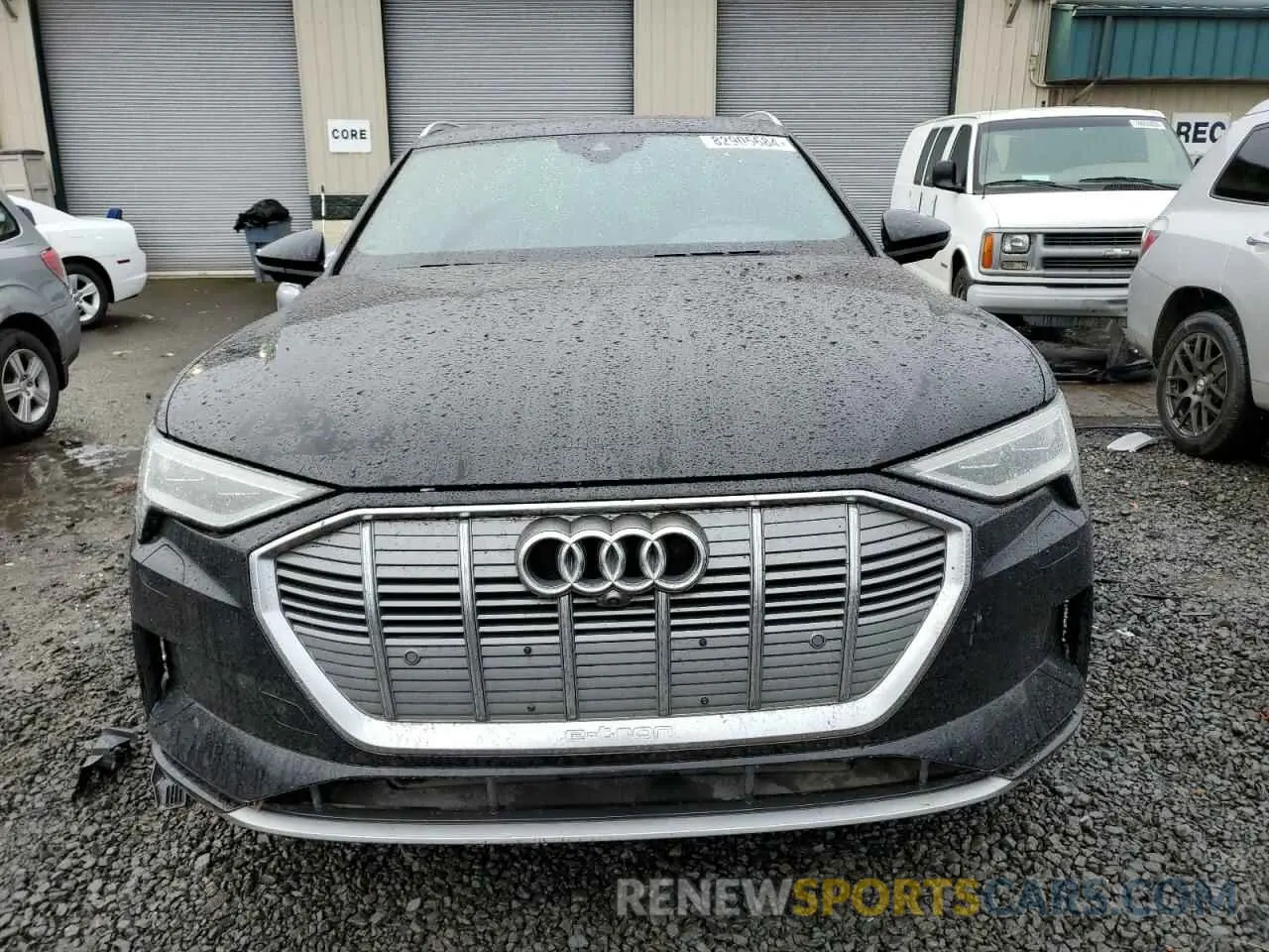 5 fotografías del automóvil dañado WA1LAAGE8KB021441 AUDI E-TRON 2019