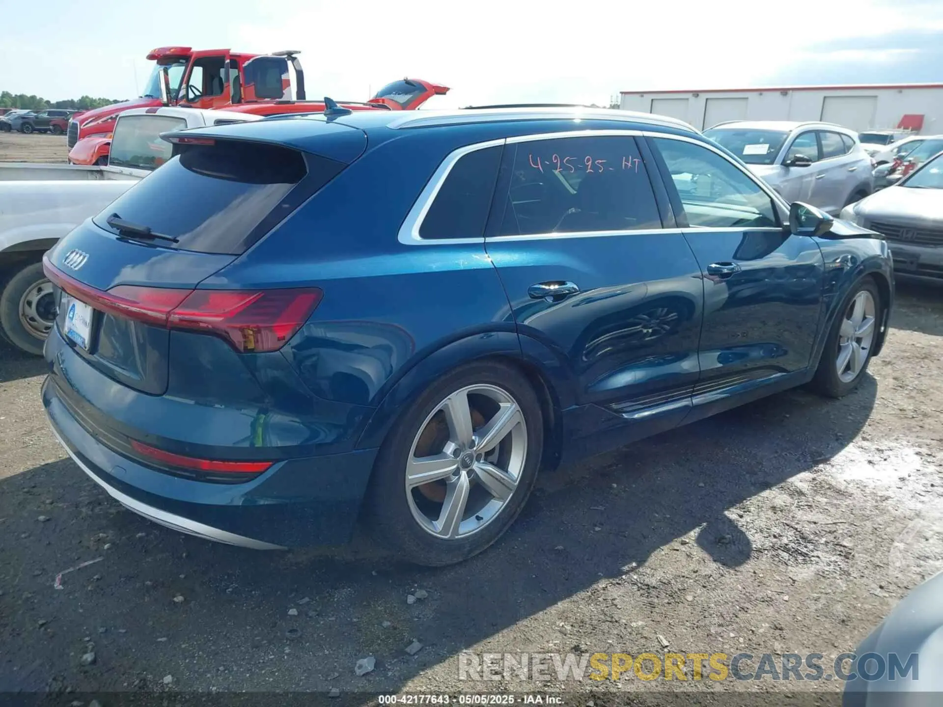 4 fotografías del automóvil dañado WA1LAAGE9KB024865 AUDI E-TRON 2019
