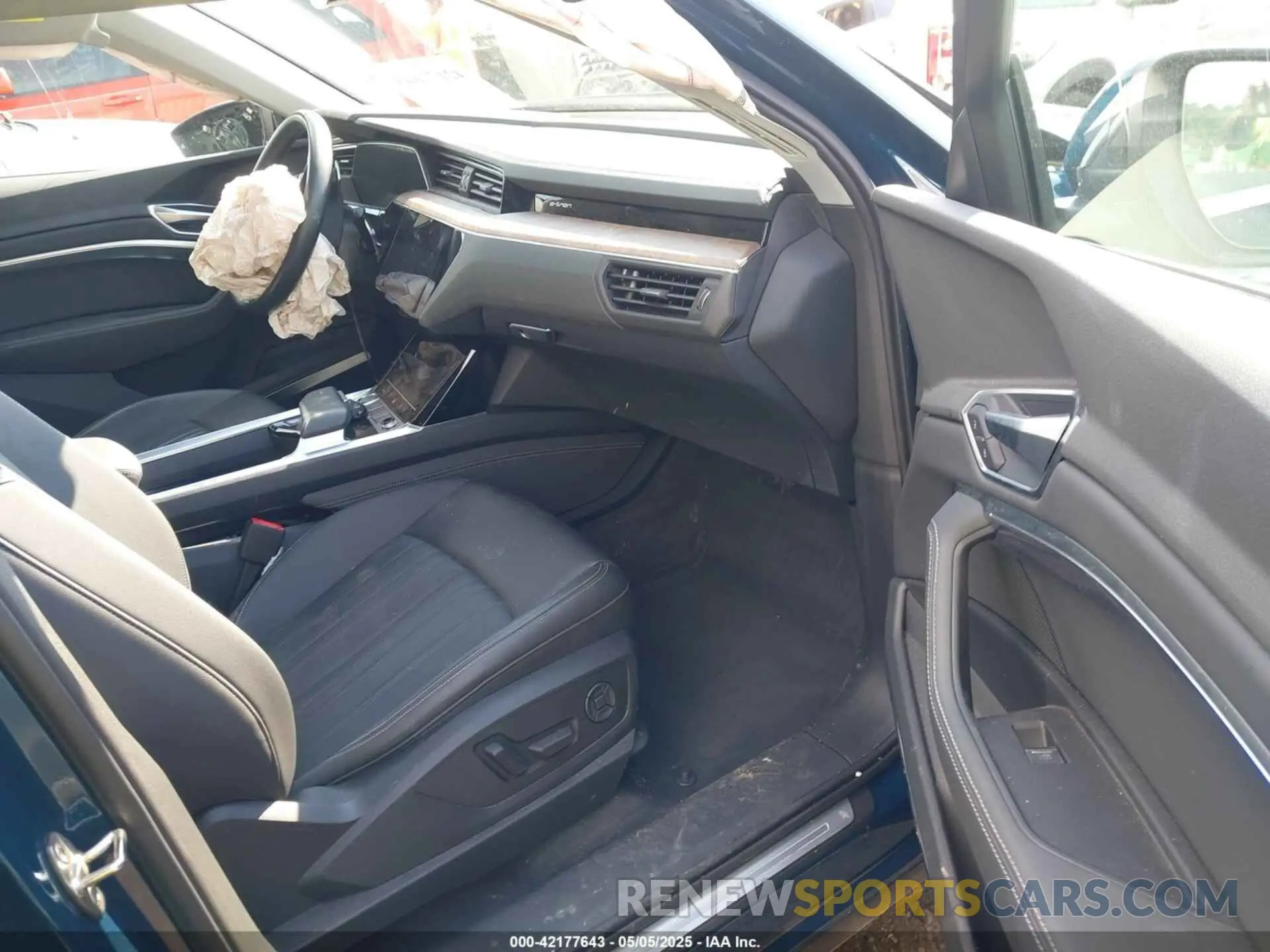 5 fotografías del automóvil dañado WA1LAAGE9KB024865 AUDI E-TRON 2019