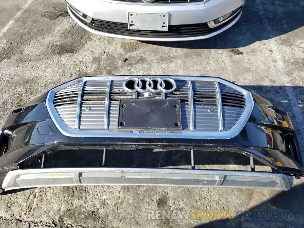 13 fotografías del automóvil dañado WA1LAAGEXKB011980 AUDI E-TRON 2019