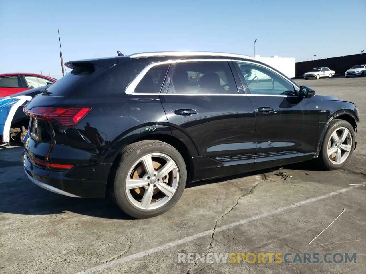 3 fotografías del automóvil dañado WA1LAAGEXKB011980 AUDI E-TRON 2019