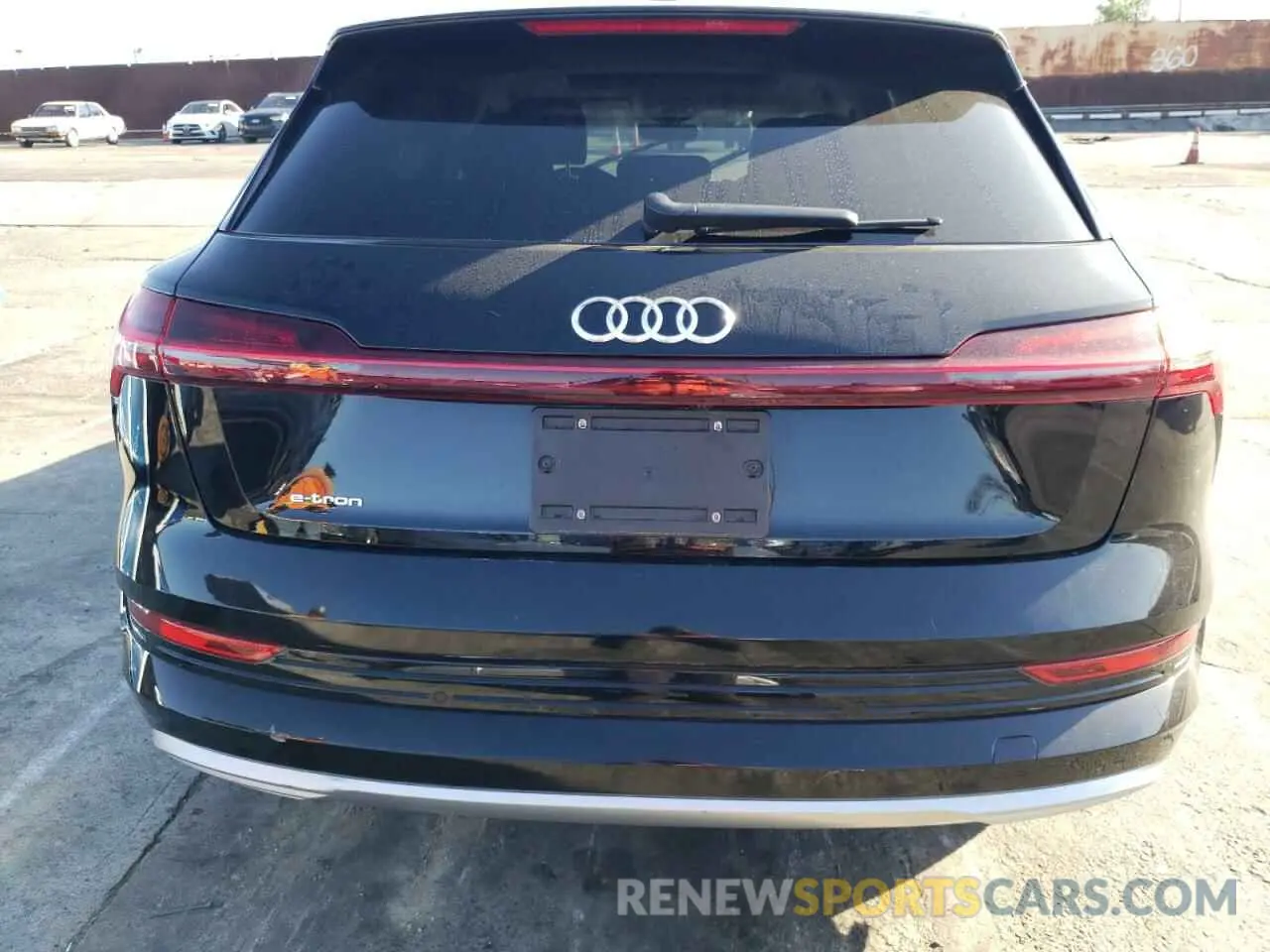 6 fotografías del automóvil dañado WA1LAAGEXKB011980 AUDI E-TRON 2019