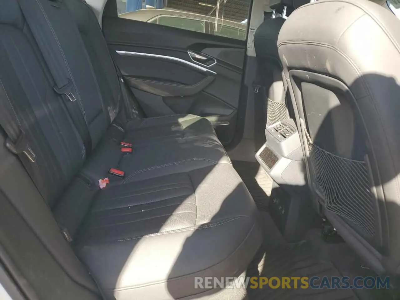11 fotografías del automóvil dañado WA1LABGE0KB016191 AUDI E-TRON 2019