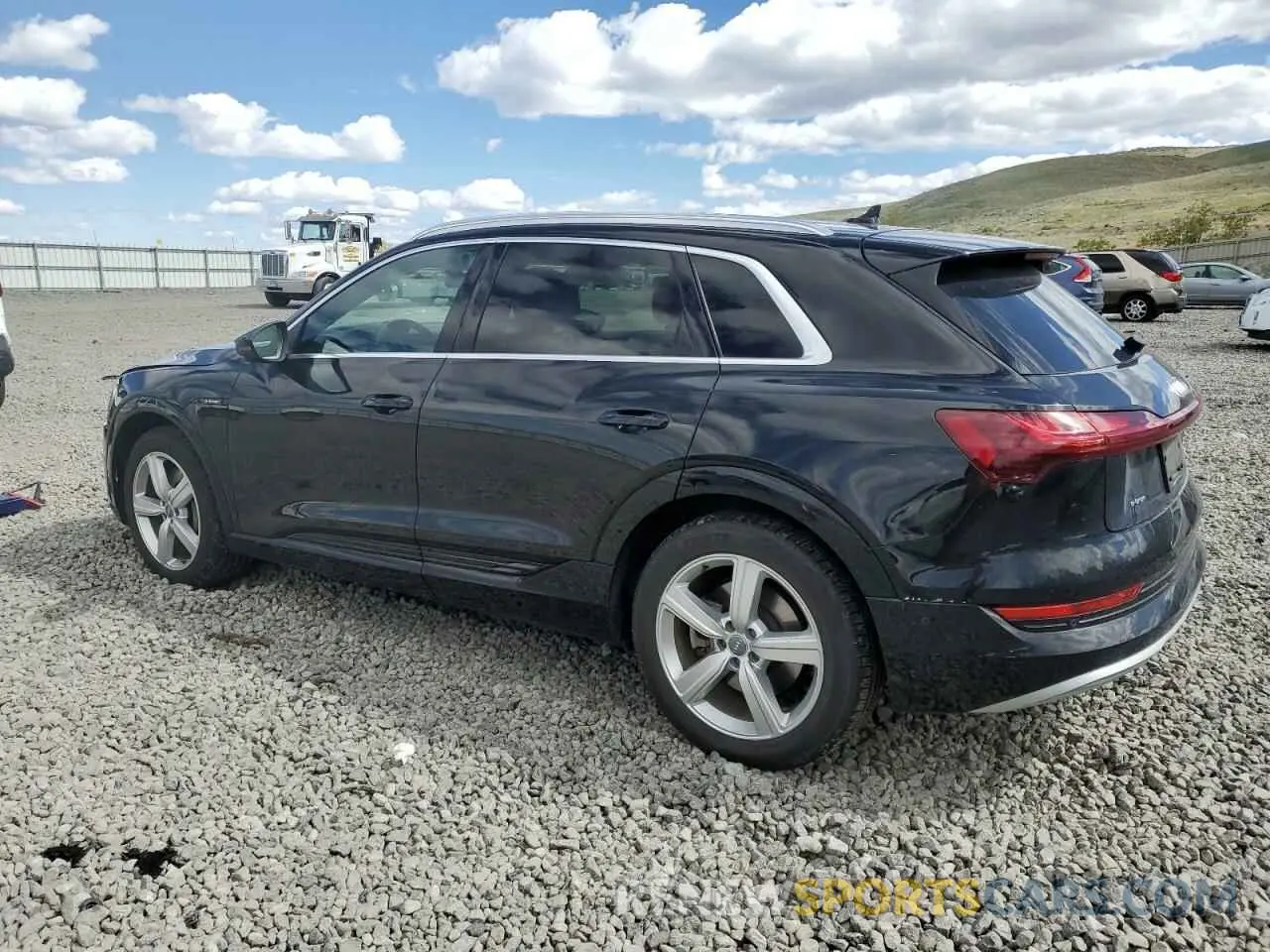 2 fotografías del automóvil dañado WA1LABGE1KB021741 AUDI E-TRON 2019
