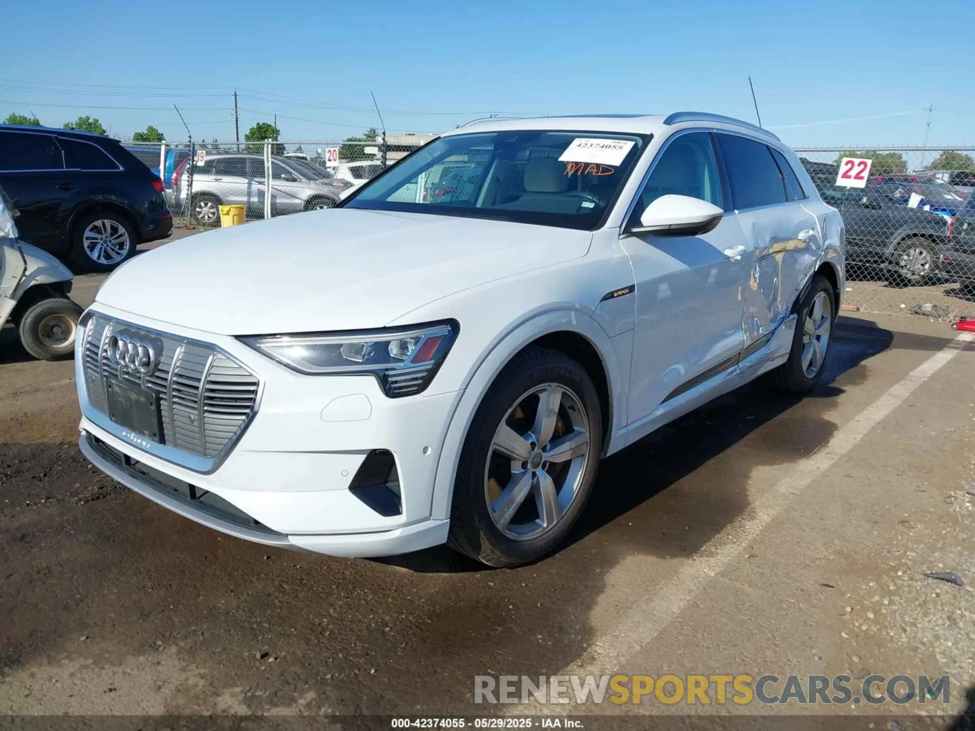 2 fotografías del automóvil dañado WA1LABGEXKB020765 AUDI E-TRON 2019