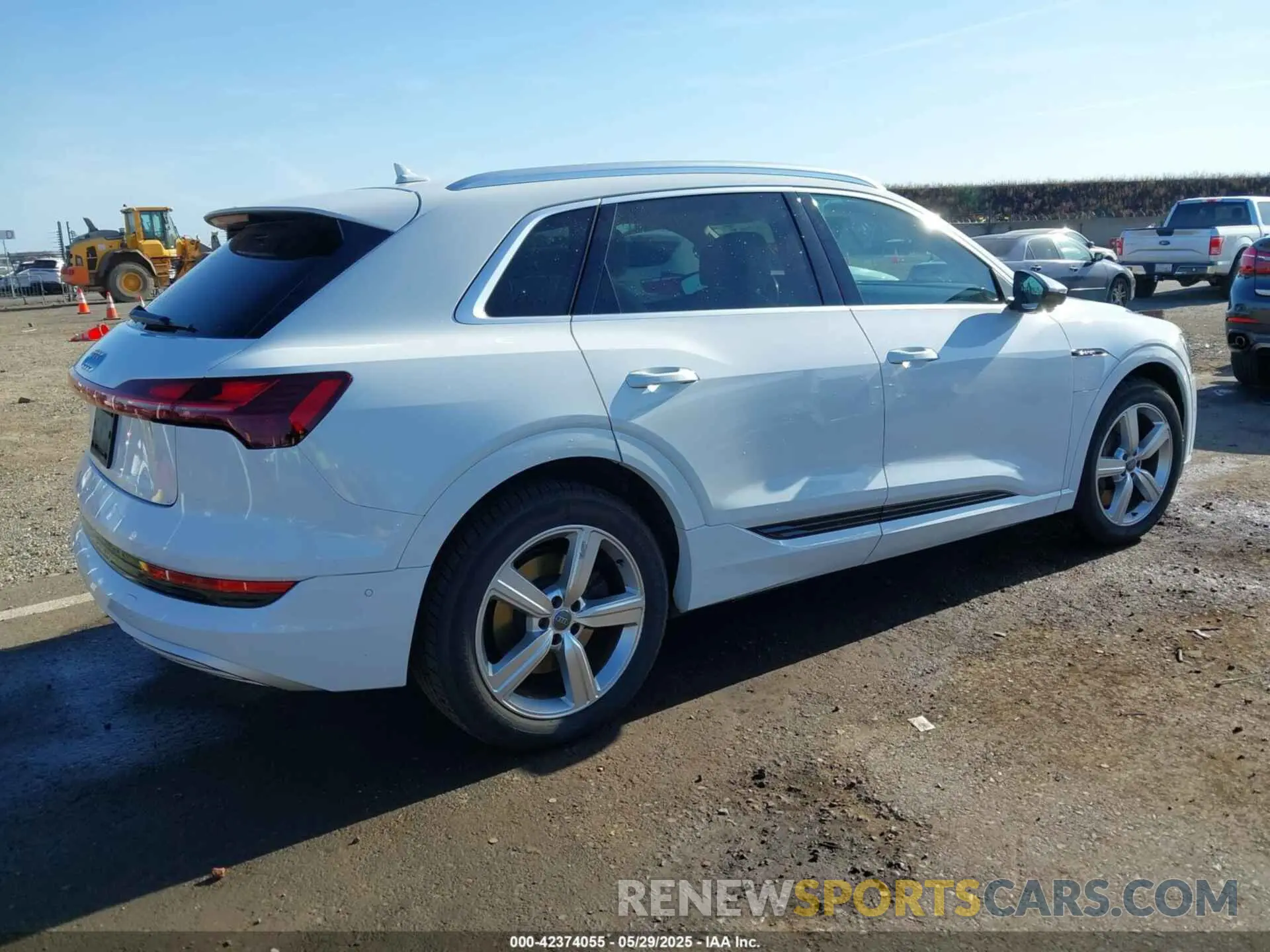 4 fotografías del automóvil dañado WA1LABGEXKB020765 AUDI E-TRON 2019
