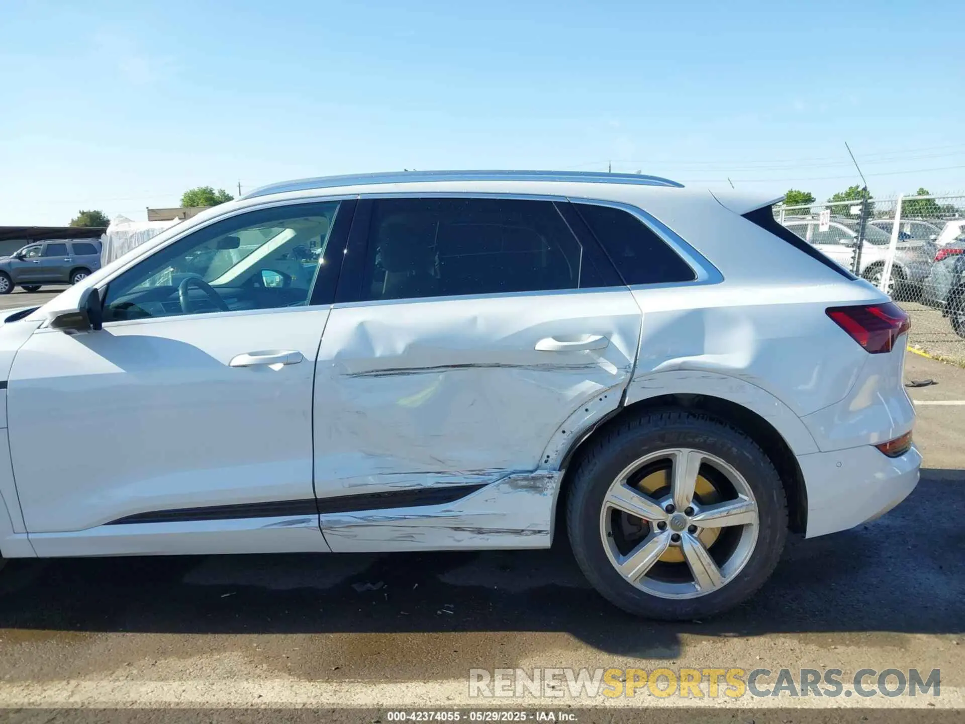 6 fotografías del automóvil dañado WA1LABGEXKB020765 AUDI E-TRON 2019