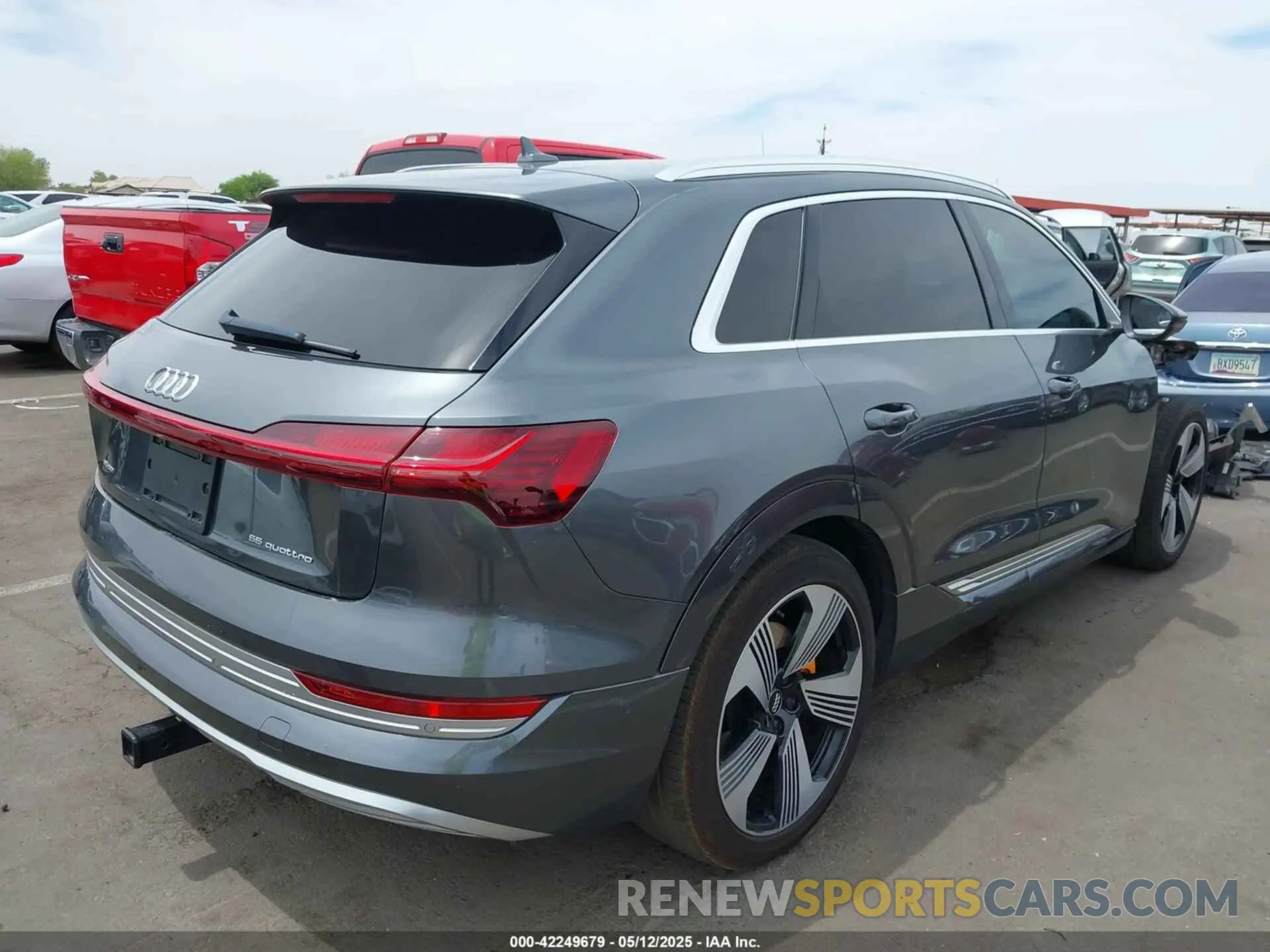 4 fotografías del automóvil dañado WA1VAAGE2KB008399 AUDI E-TRON 2019