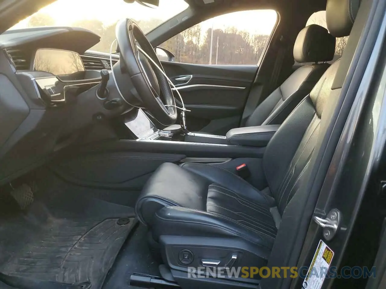 7 fotografías del automóvil dañado WA1VAAGE6KB006834 AUDI E-TRON 2019