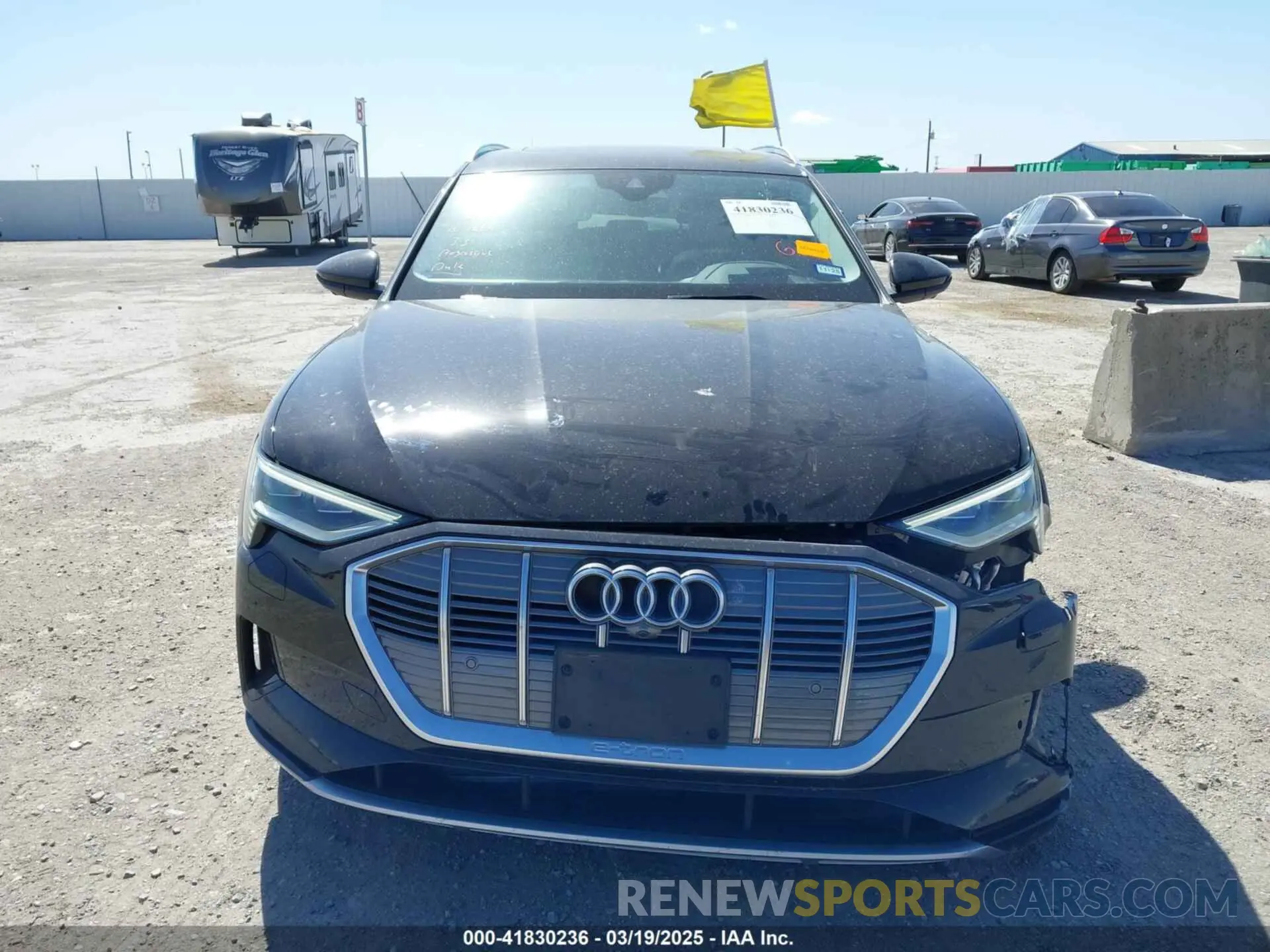 12 fotografías del automóvil dañado WA1VAAGE6KB020622 AUDI E-TRON 2019