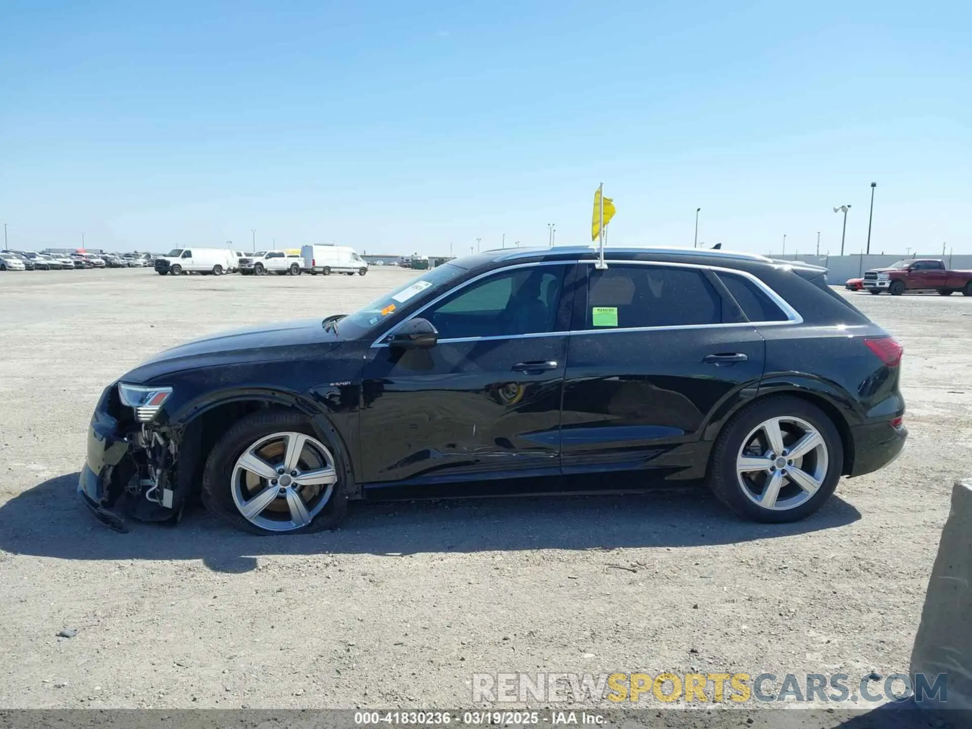 14 fotografías del automóvil dañado WA1VAAGE6KB020622 AUDI E-TRON 2019