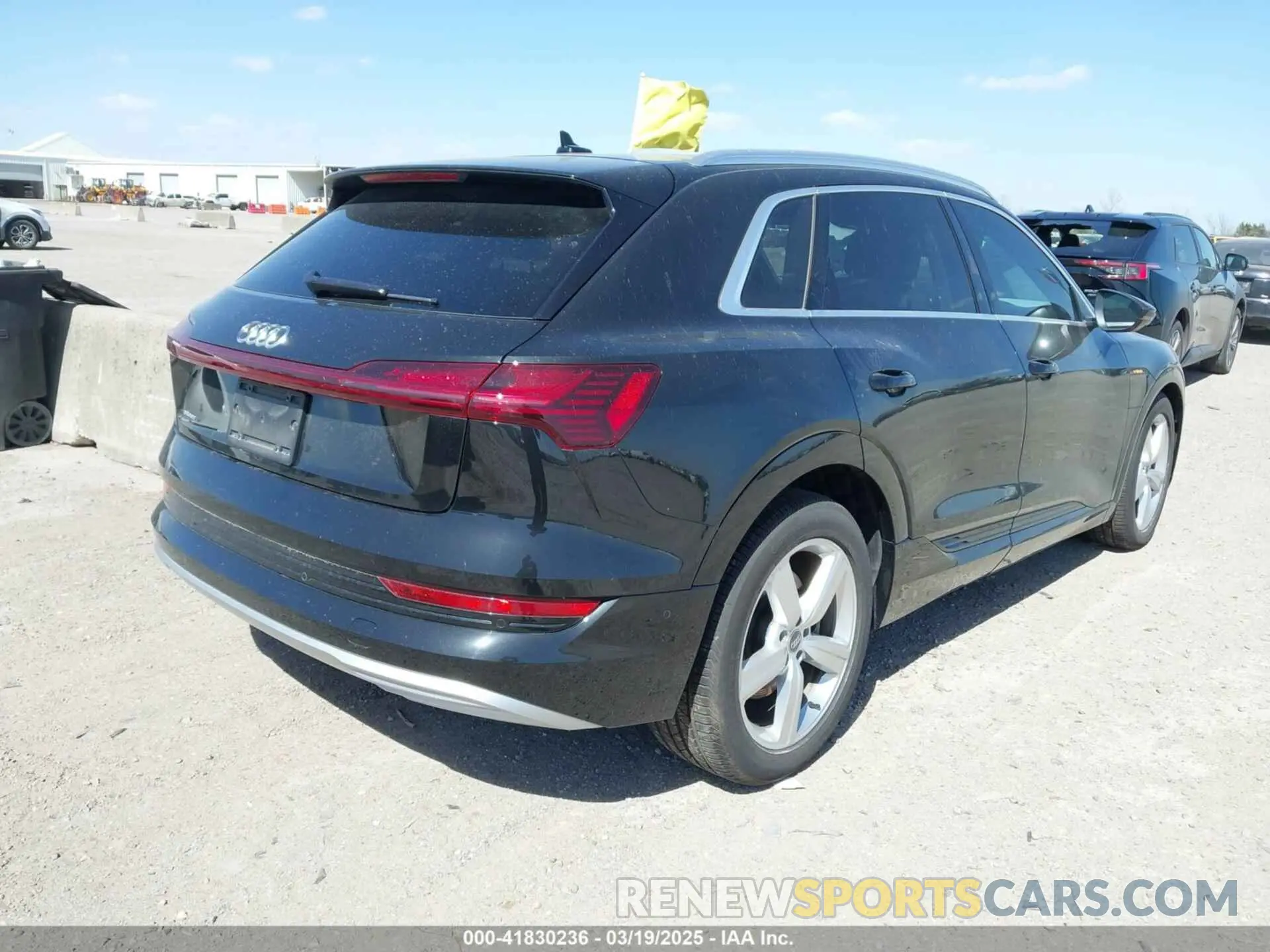 4 fotografías del automóvil dañado WA1VAAGE6KB020622 AUDI E-TRON 2019