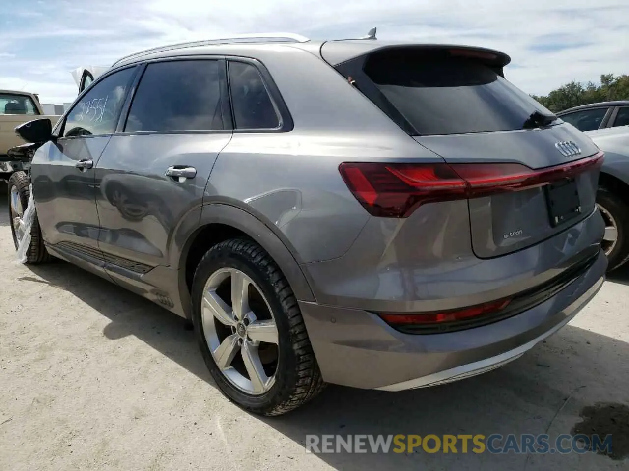 3 fotografías del automóvil dañado WA1VAAGE7KB017339 AUDI E-TRON 2019
