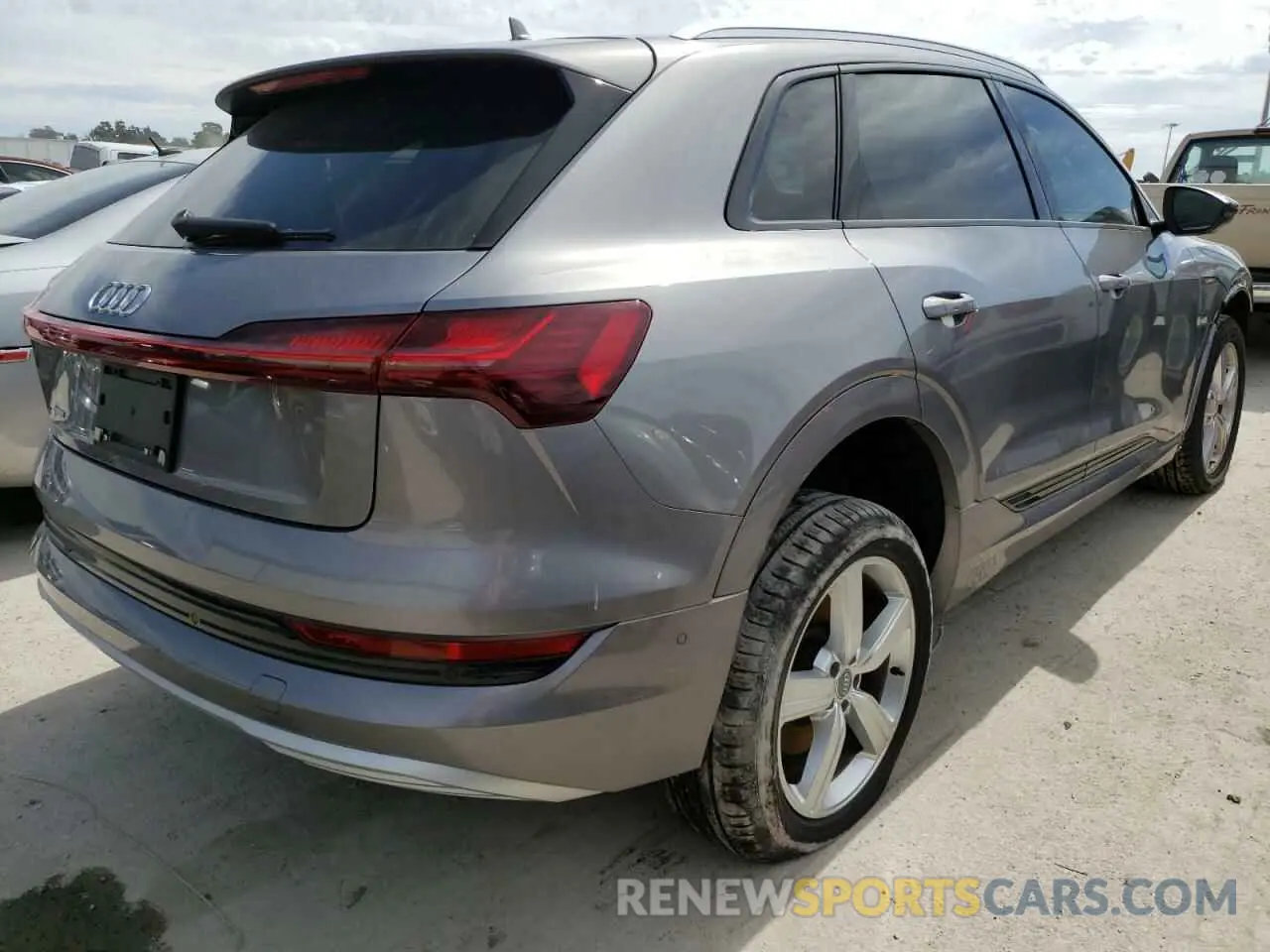 4 fotografías del automóvil dañado WA1VAAGE7KB017339 AUDI E-TRON 2019