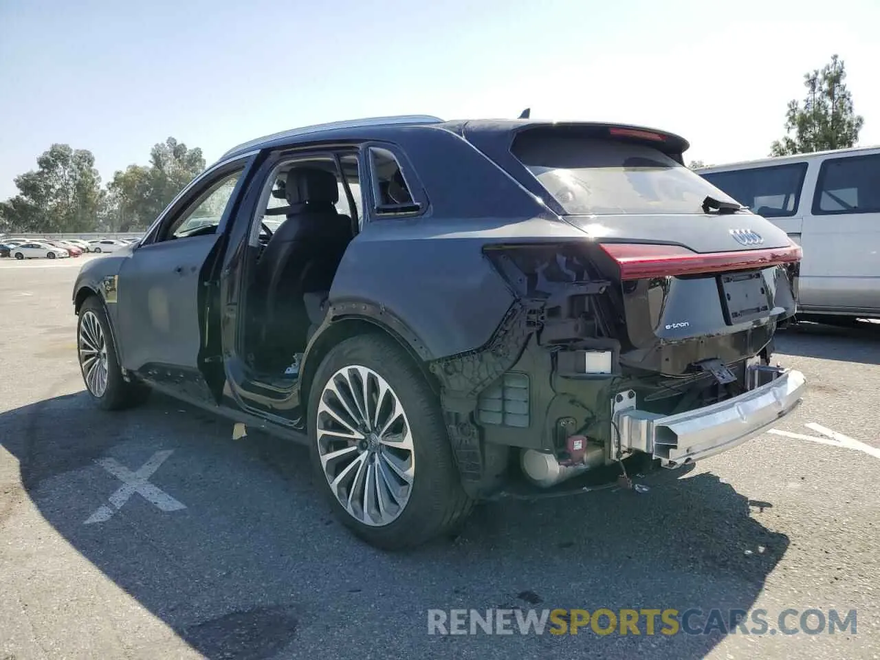 2 fotografías del automóvil dañado WA1VAAGE8KB022453 AUDI E-TRON 2019