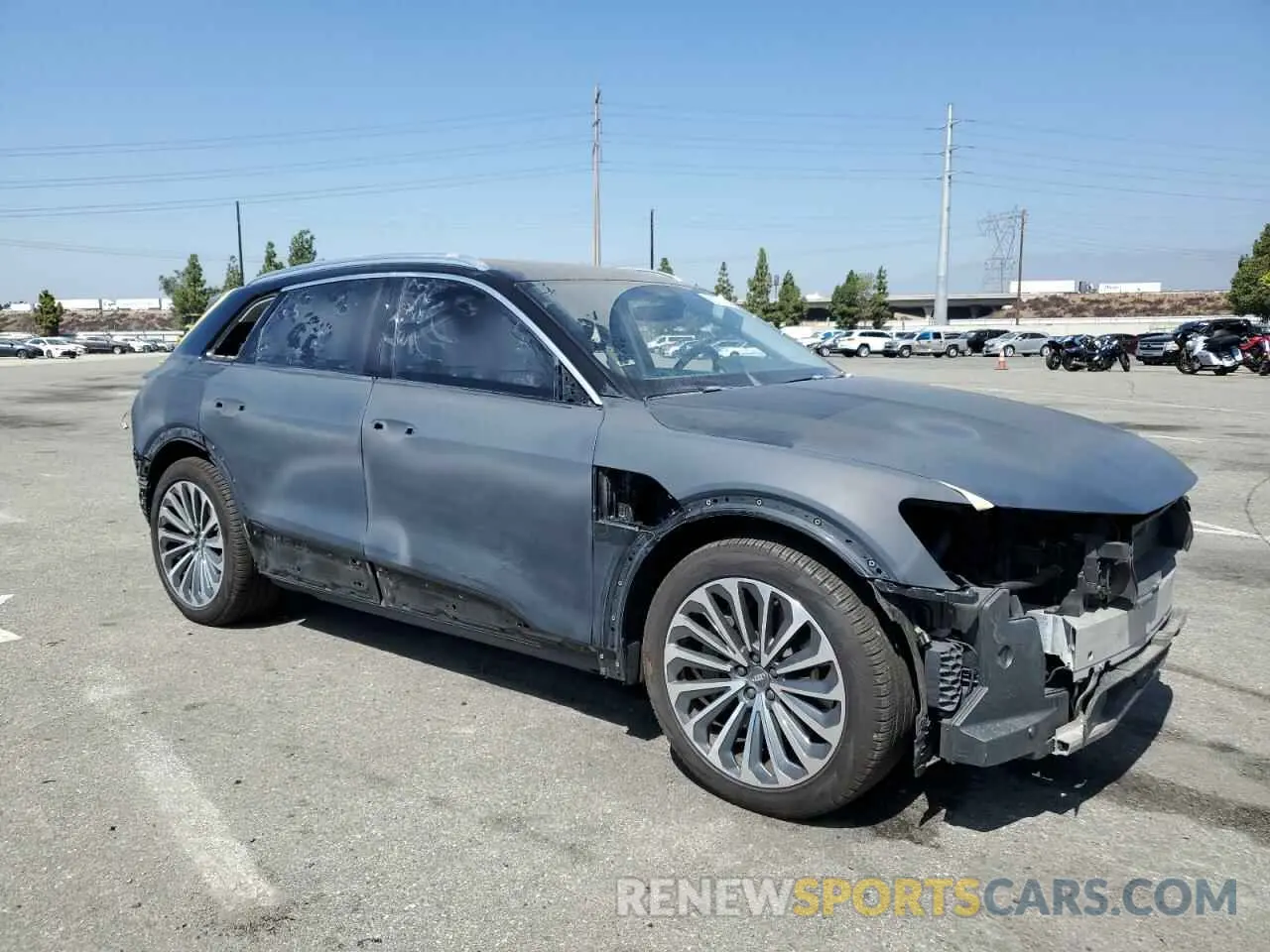 4 fotografías del automóvil dañado WA1VAAGE8KB022453 AUDI E-TRON 2019