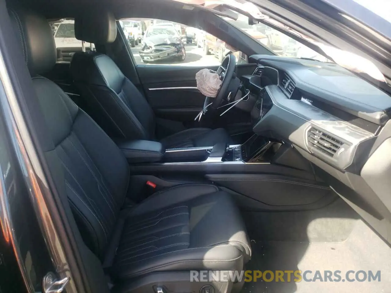 5 fotografías del automóvil dañado WA1VAAGE9KB008061 AUDI E-TRON 2019