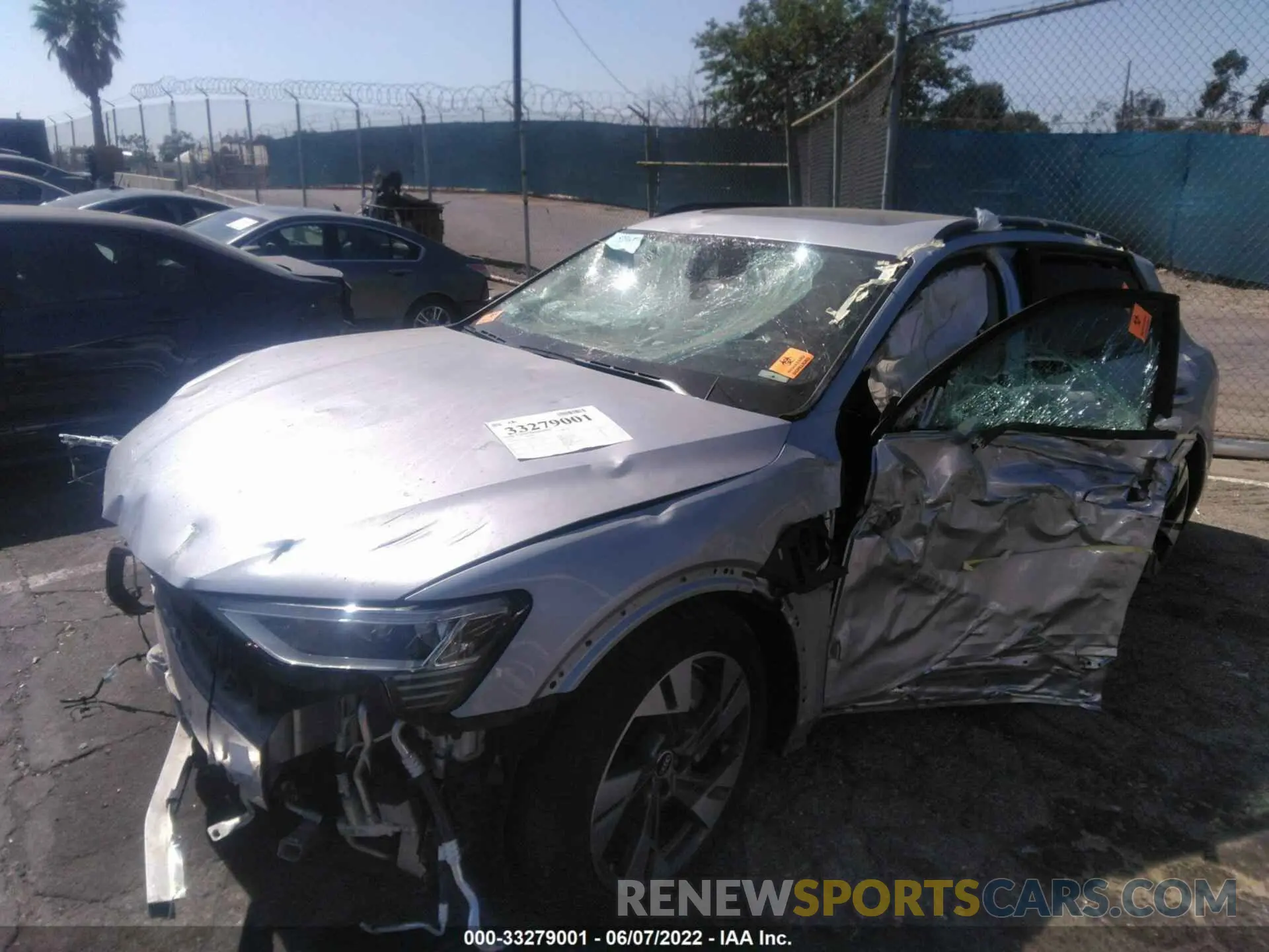 2 fotografías del automóvil dañado WA1VAAGEXKB021742 AUDI E-TRON 2019