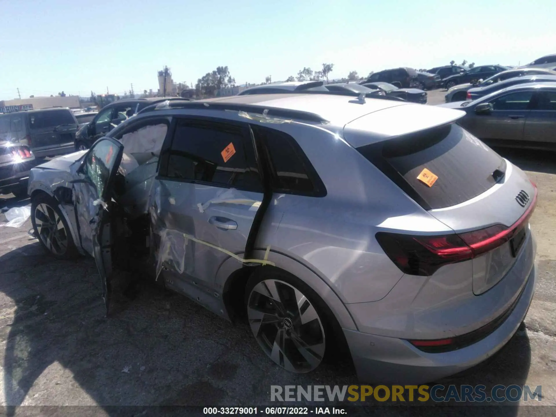3 fotografías del automóvil dañado WA1VAAGEXKB021742 AUDI E-TRON 2019