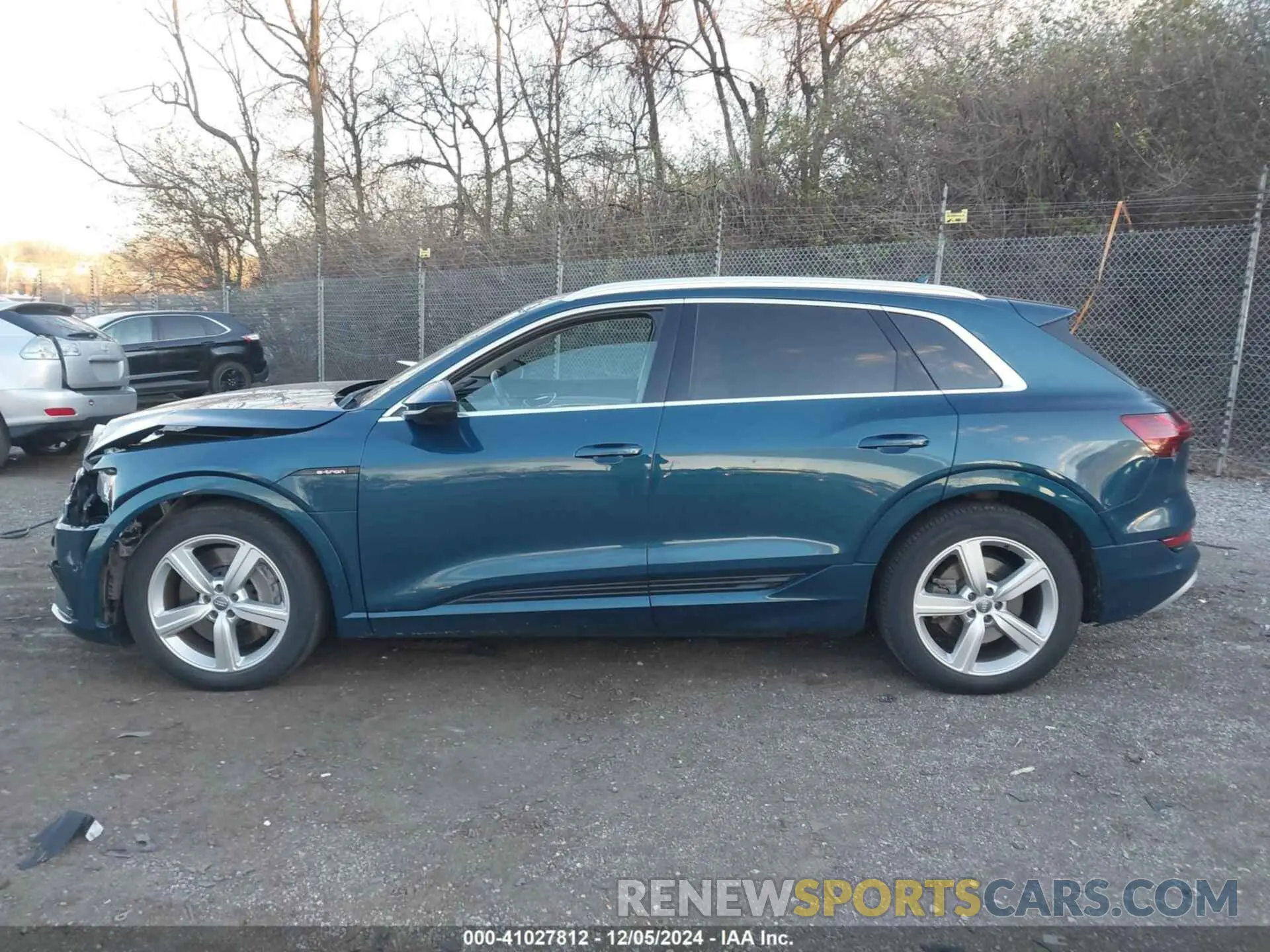 14 fotografías del automóvil dañado WA1VABGE0KB011579 AUDI E-TRON 2019