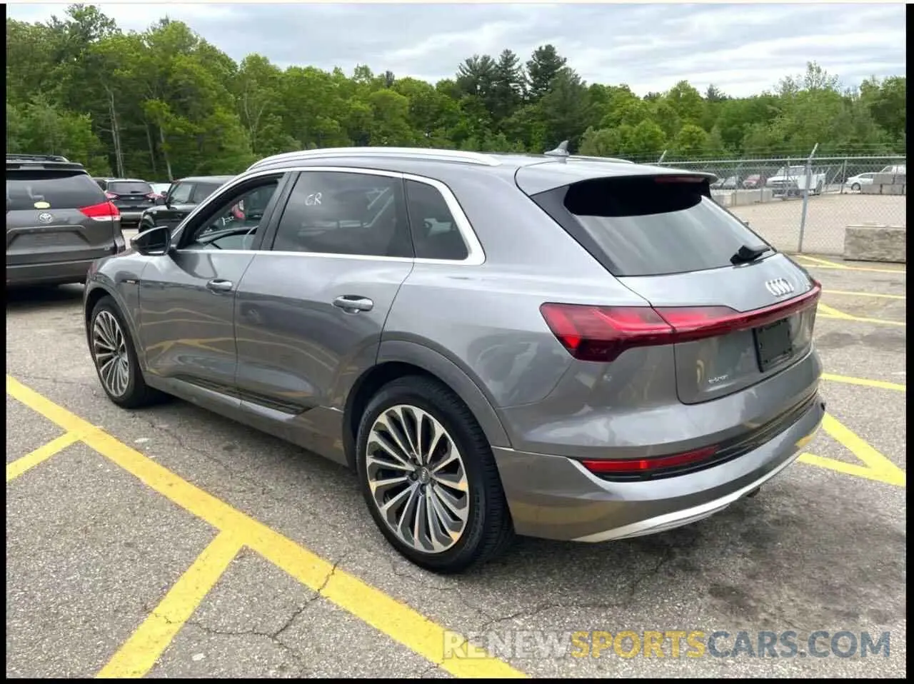 3 fotografías del automóvil dañado WA1VABGE0KB011XXX AUDI E-TRON 2019