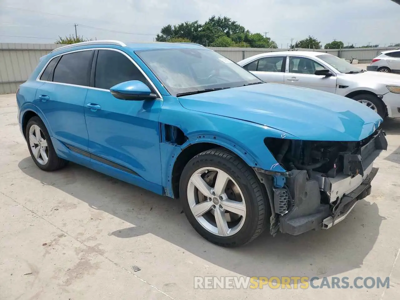 4 fotografías del automóvil dañado WA1VABGE1KB011946 AUDI E-TRON 2019